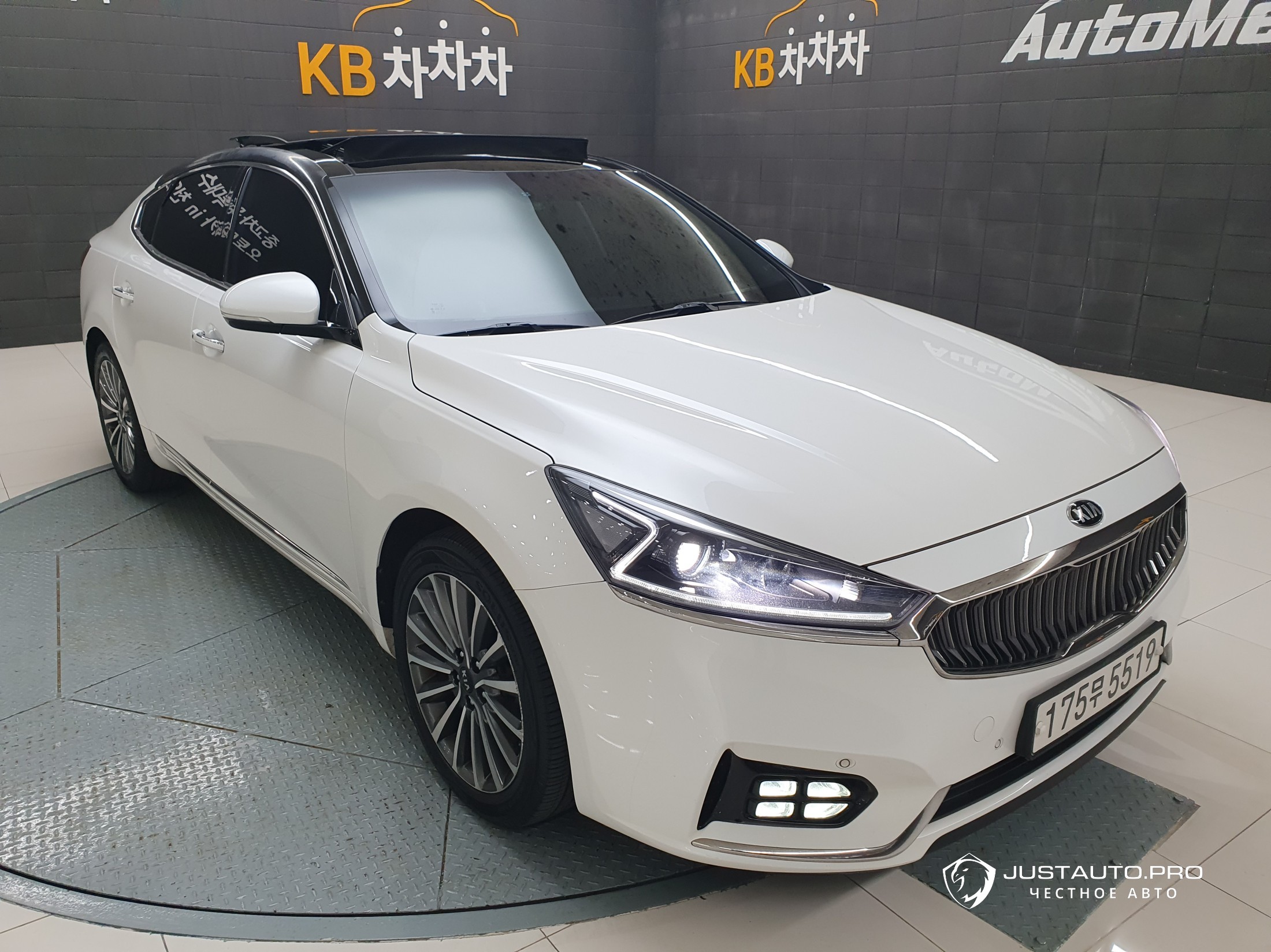 Автомобиль Kia K7