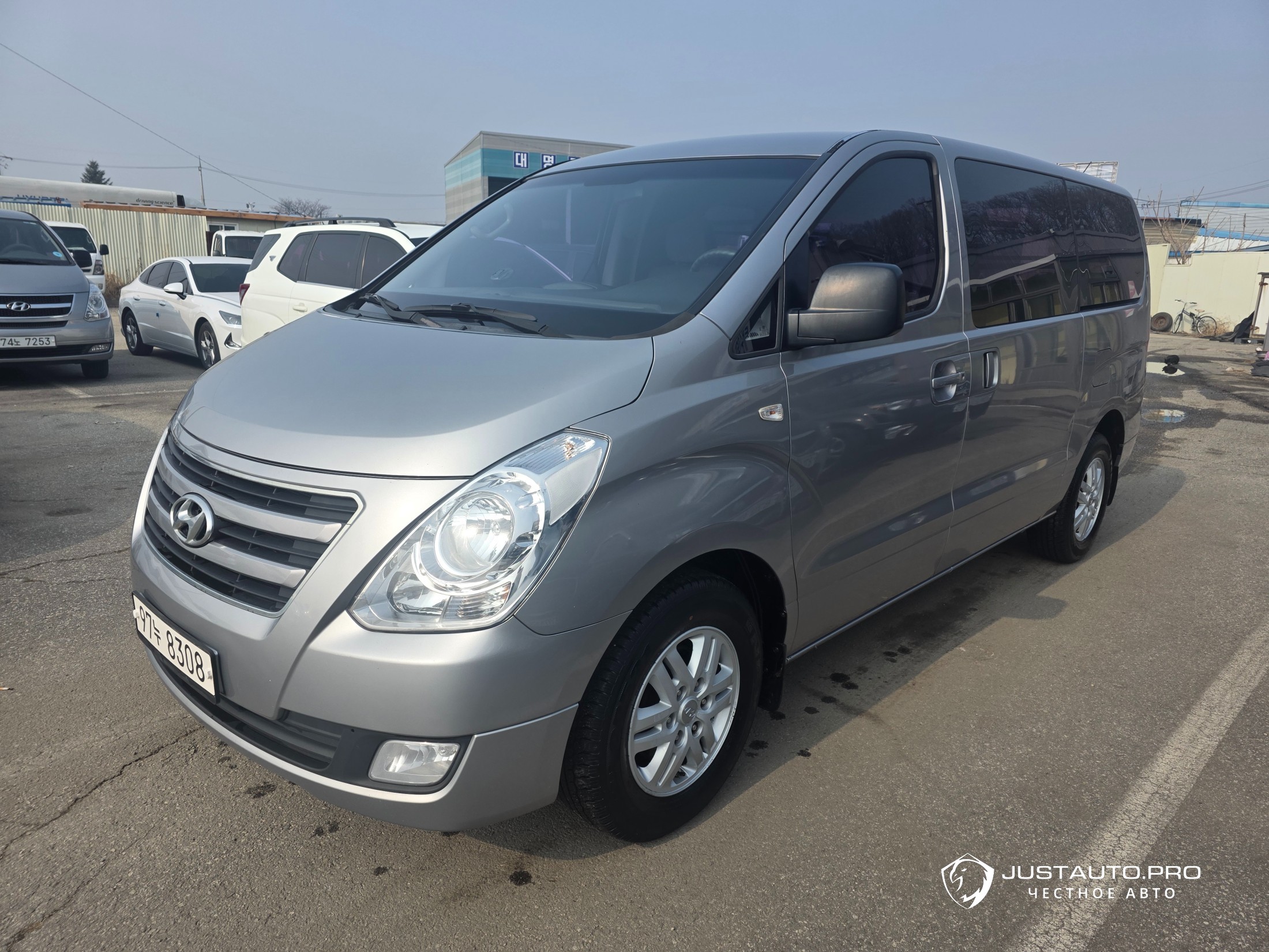 Автомобиль Hyundai Starex