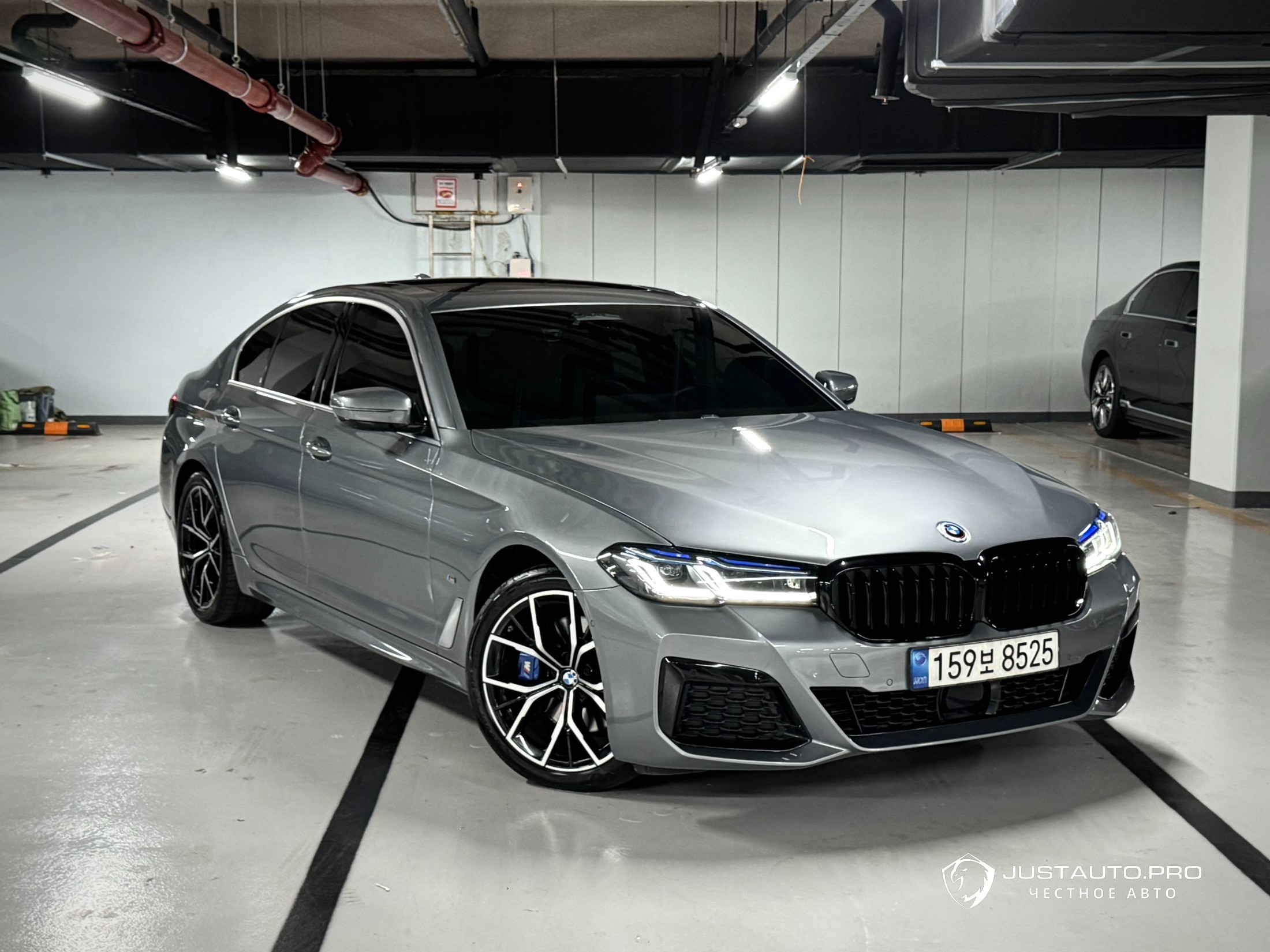 Автомобиль BMW 5-Series