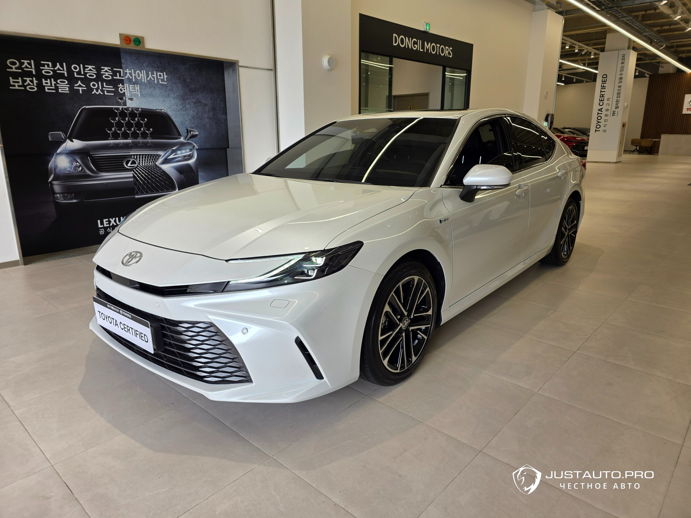 Автомобиль Toyota Camry