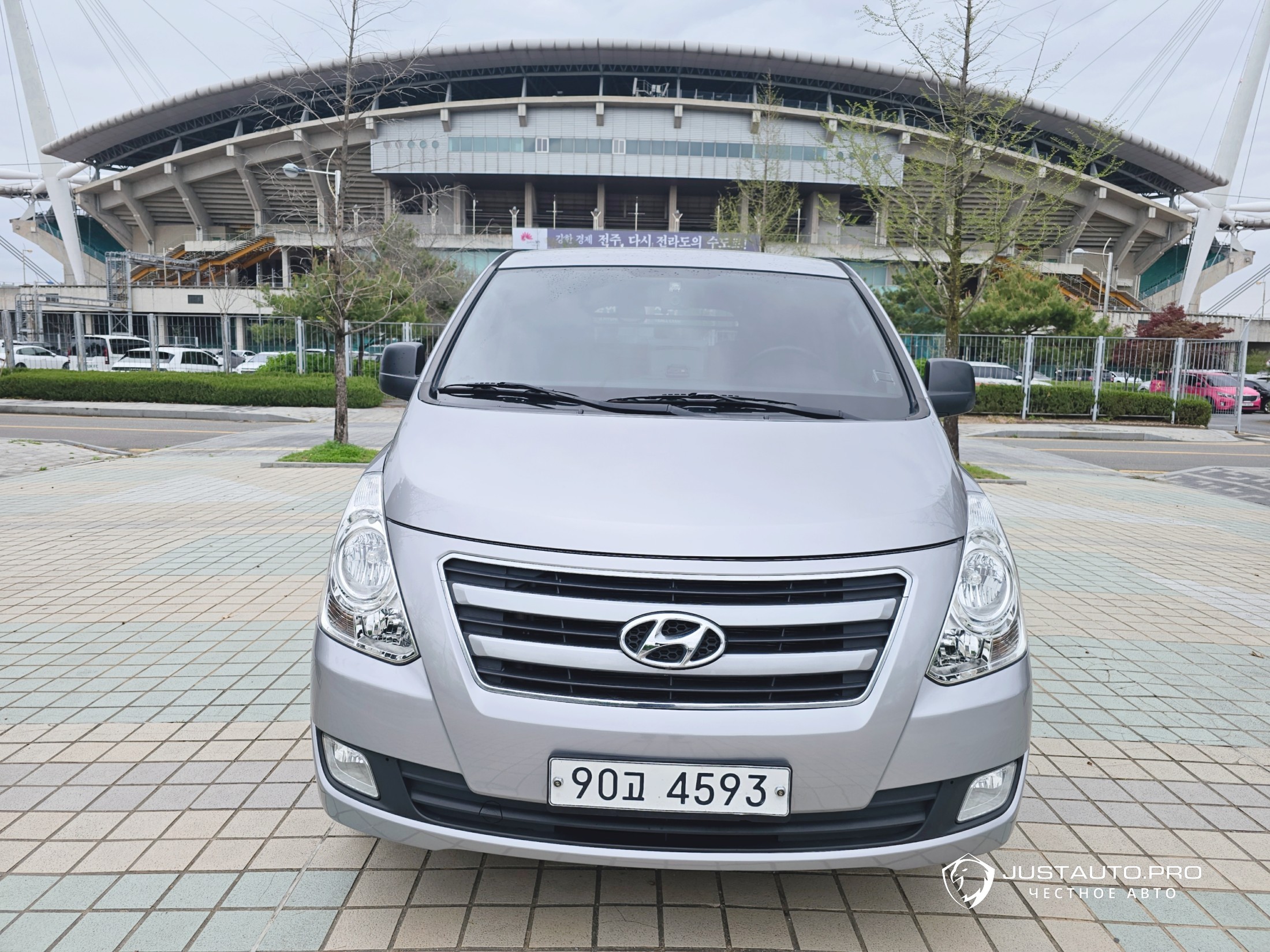 Автомобиль Hyundai Starex