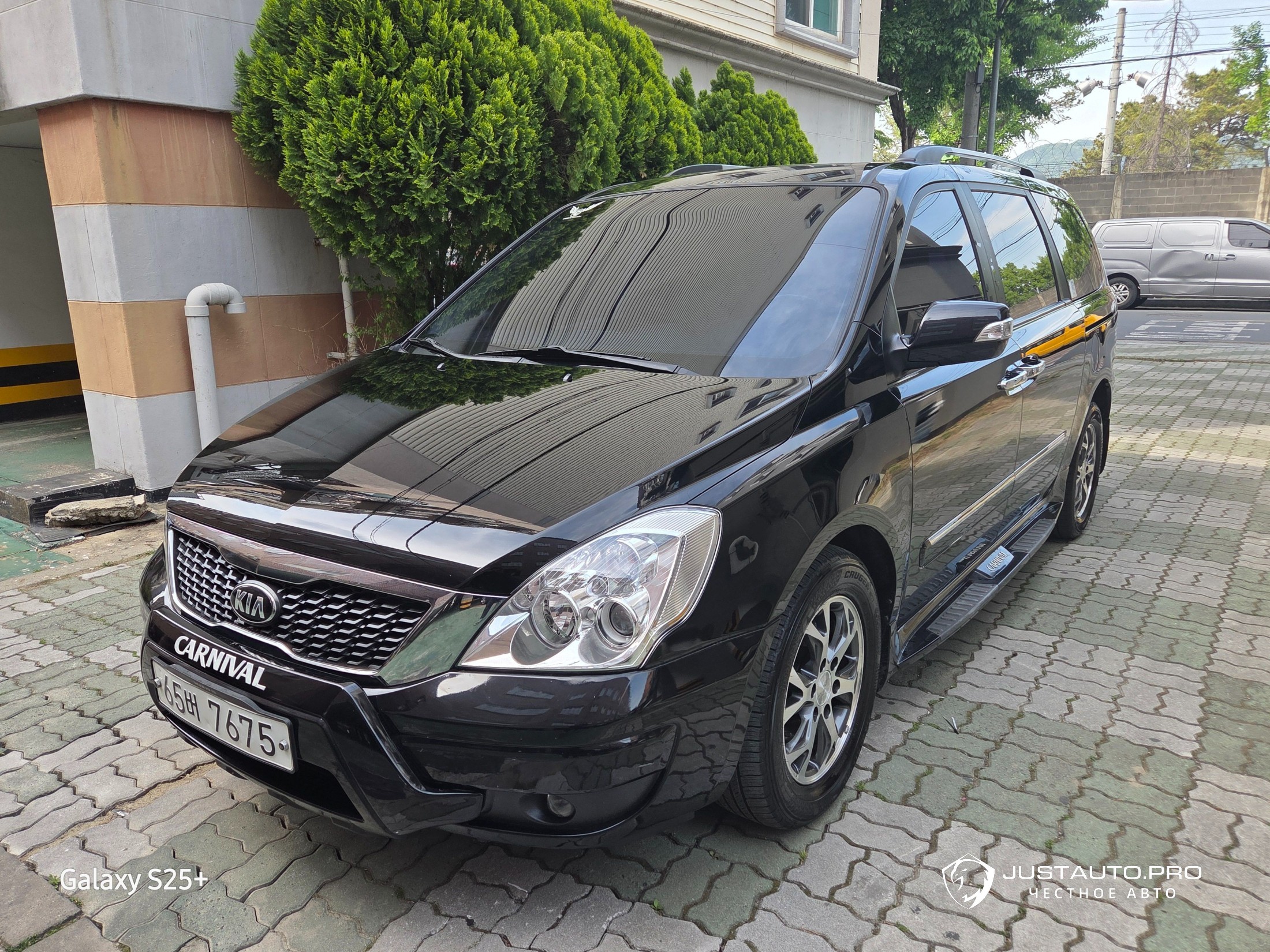 Автомобиль Kia Canival