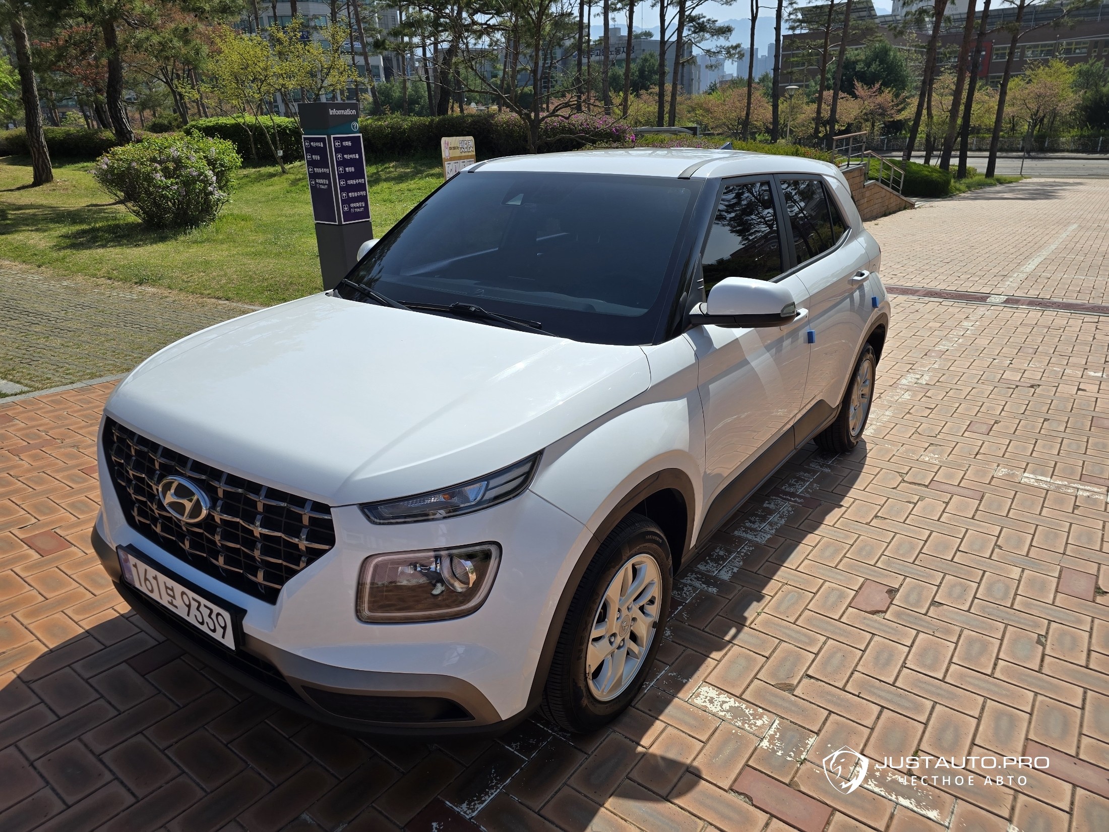 Автомобиль Hyundai Venue