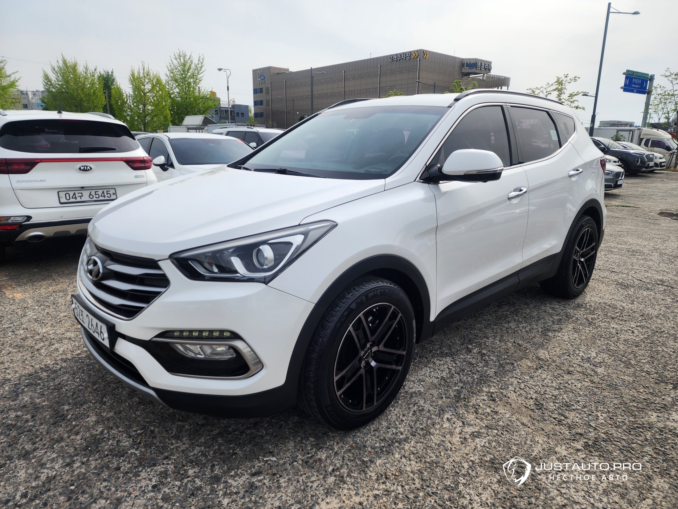 Автомобиль Hyundai Santafe