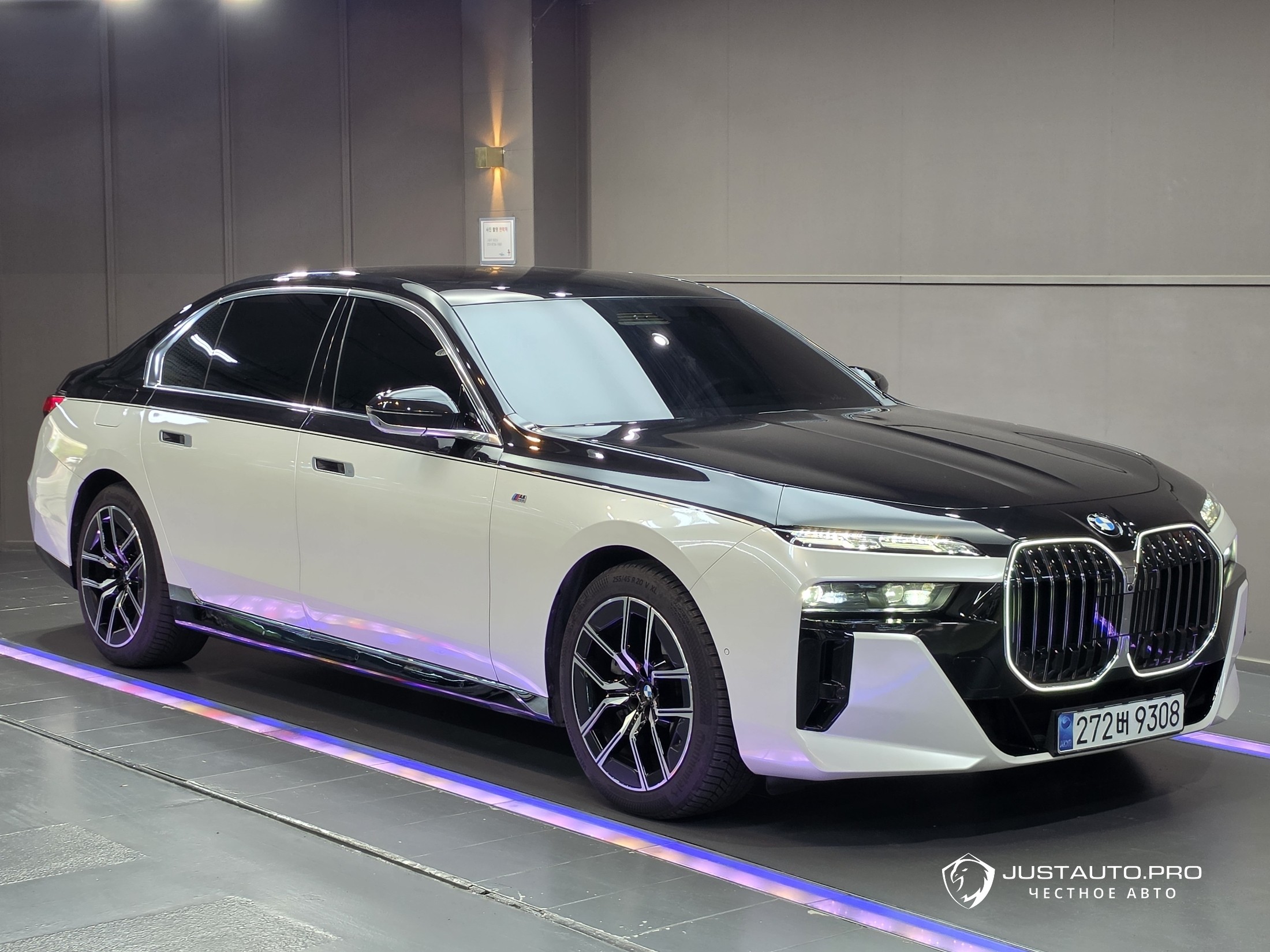 Автомобиль BMW 7-Series