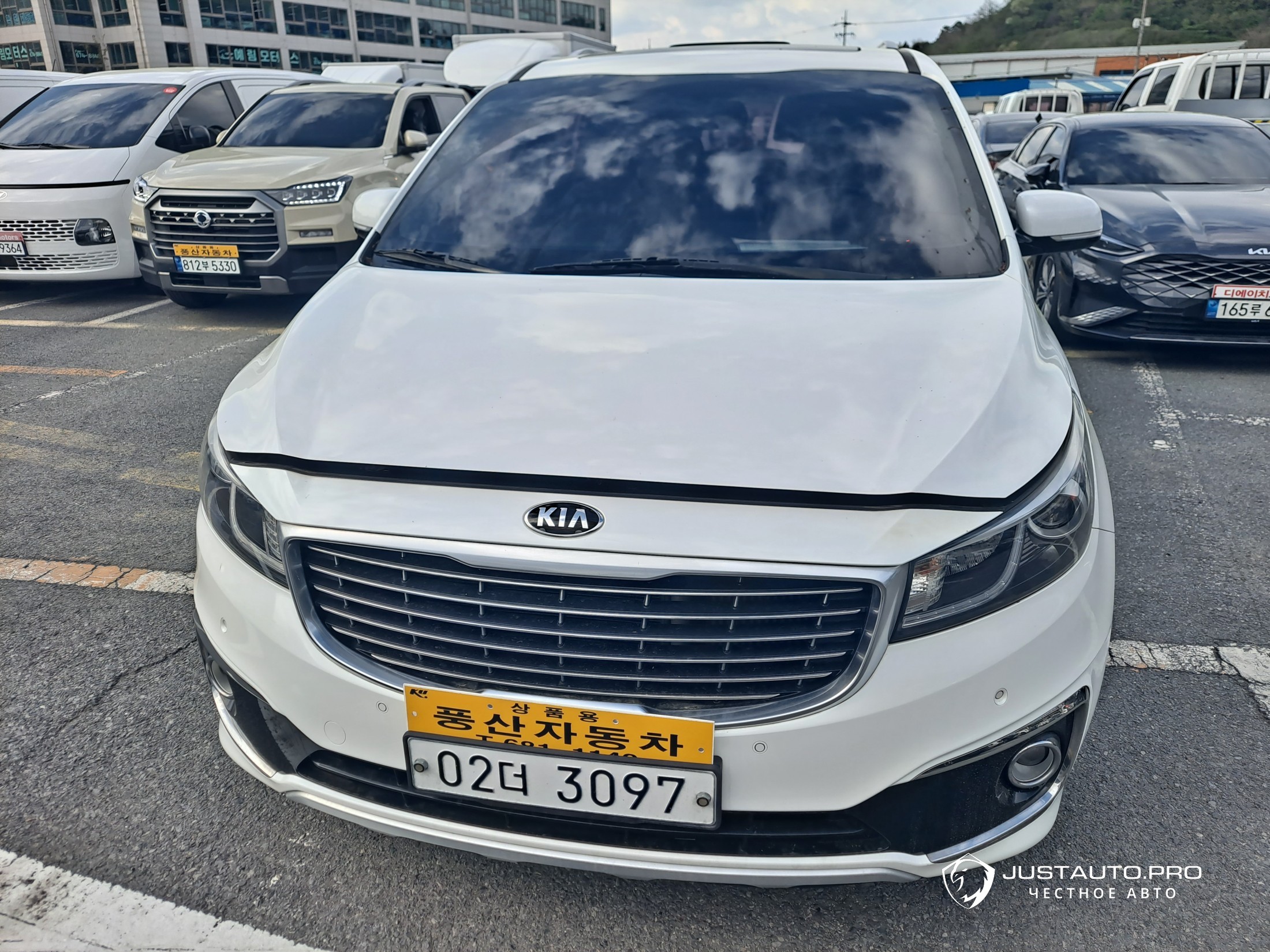 Автомобиль Kia Canival