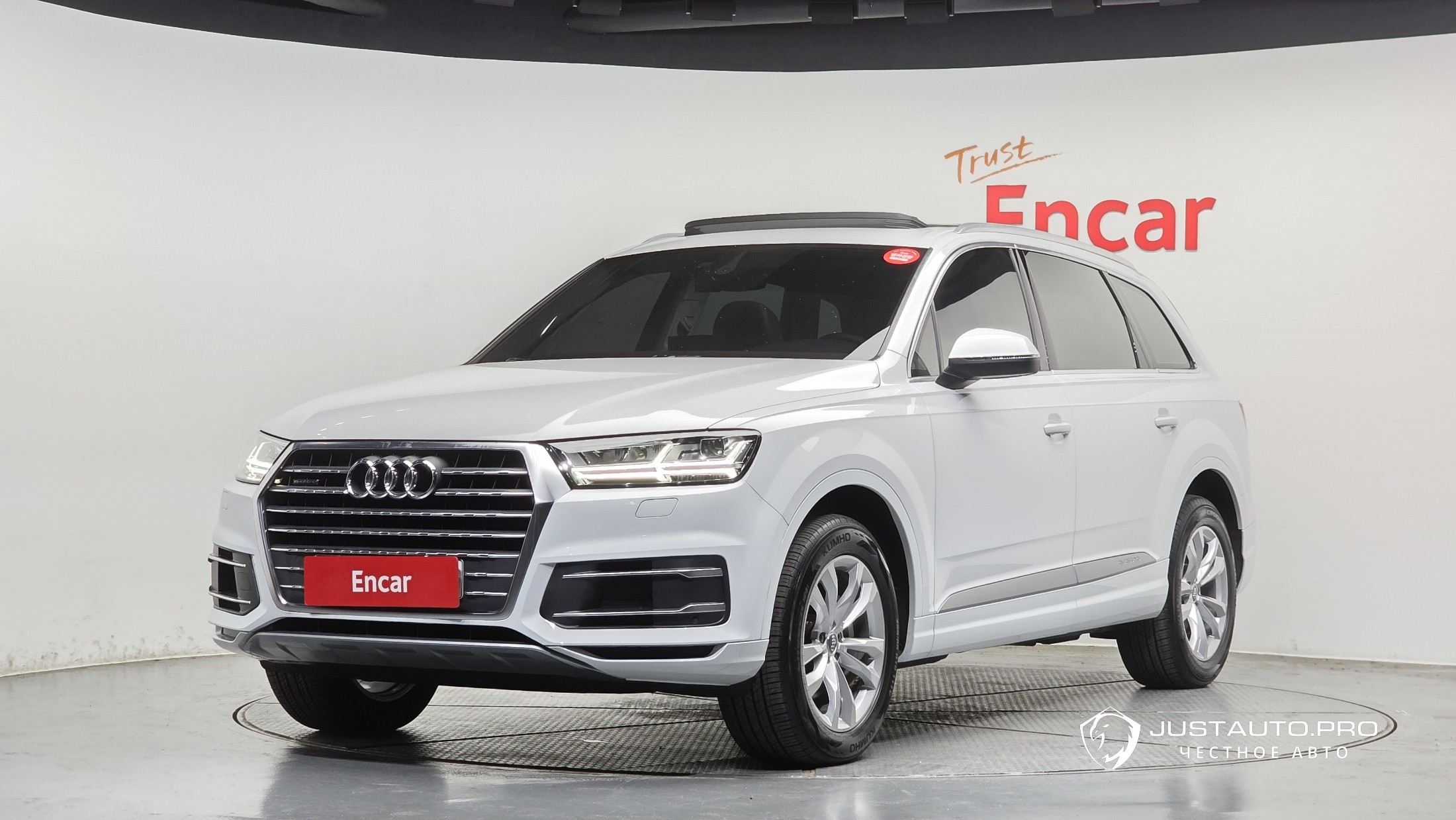 Автомобиль Audi Q7