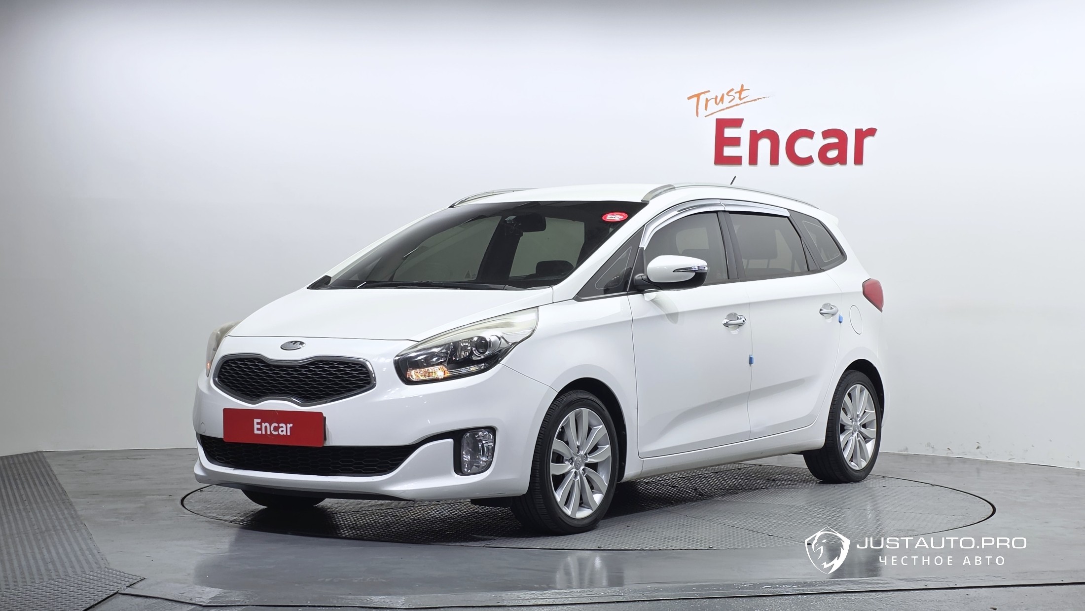 Автомобиль Kia Carens