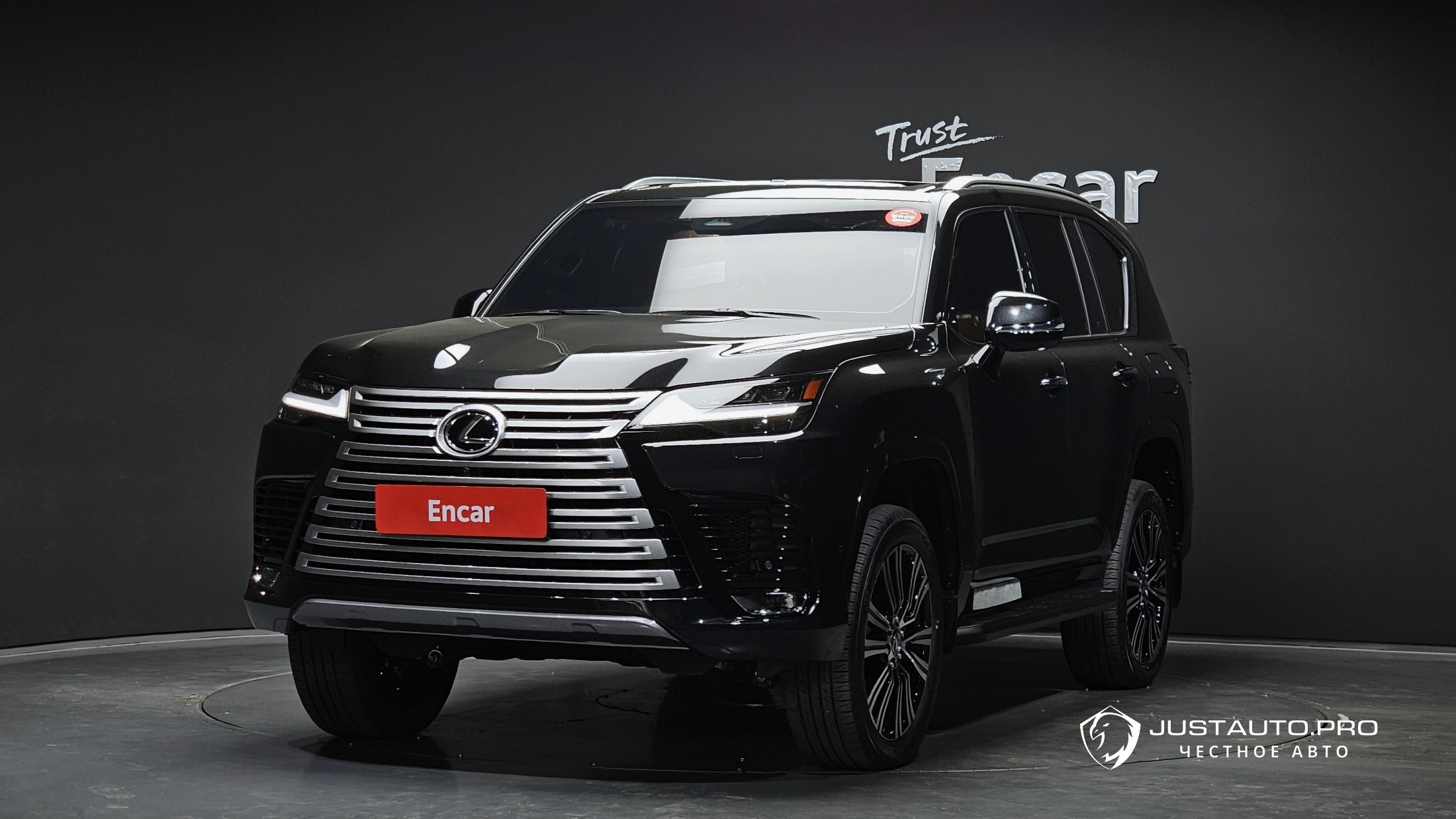 Автомобиль Lexus LX