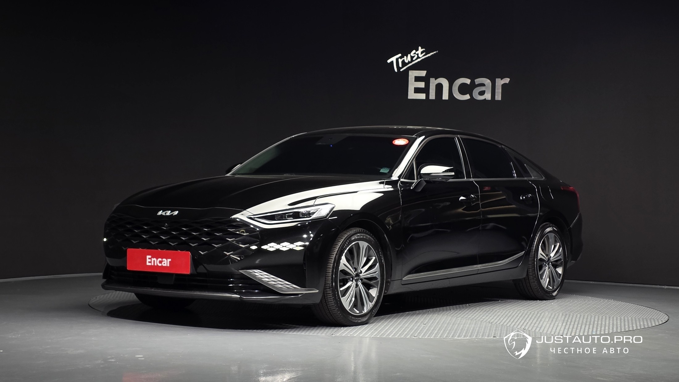 Автомобиль Kia K8