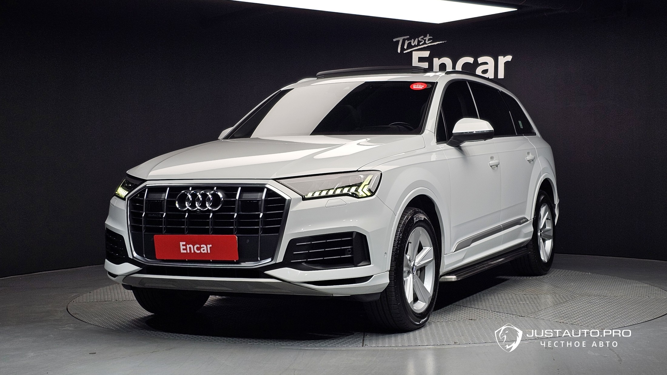 Автомобиль Audi Q7