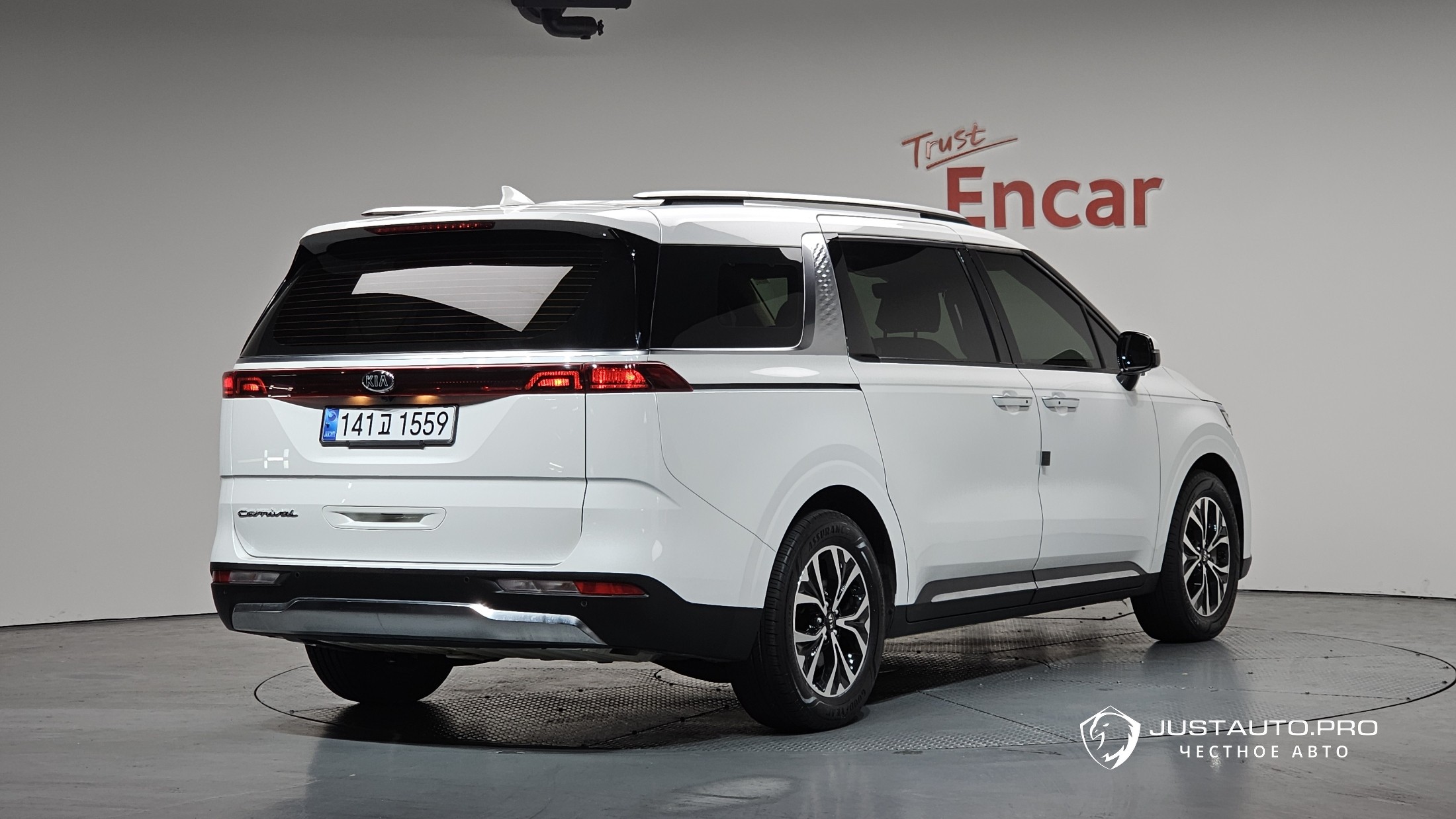 Автомобиль Kia Canival