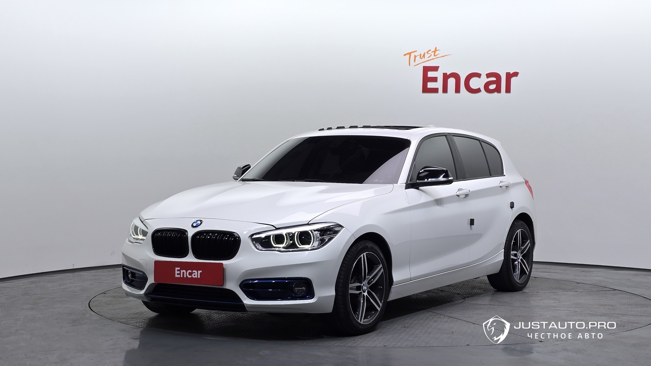 Автомобиль BMW 1-Series