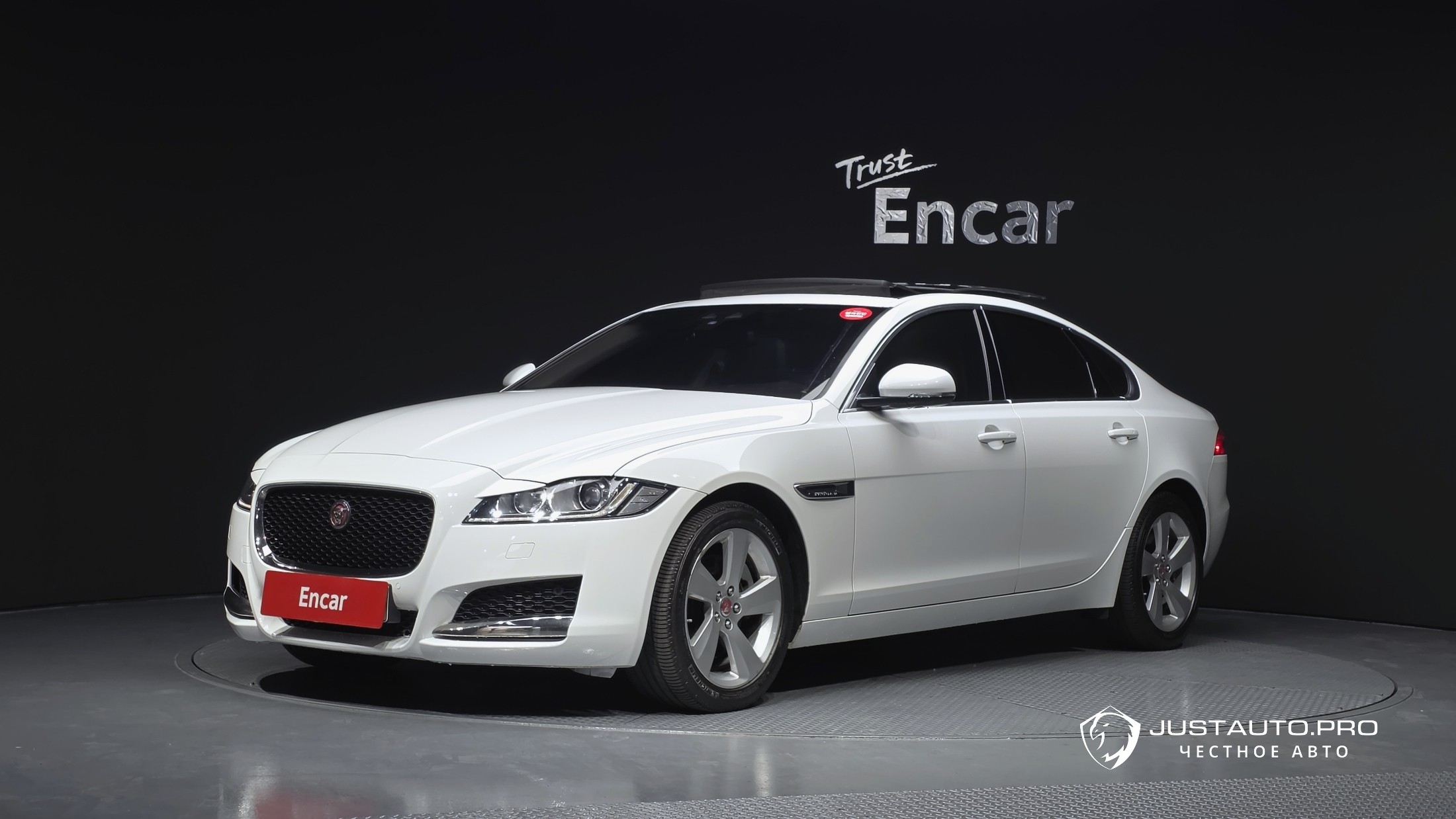 Автомобиль Jaguar XF