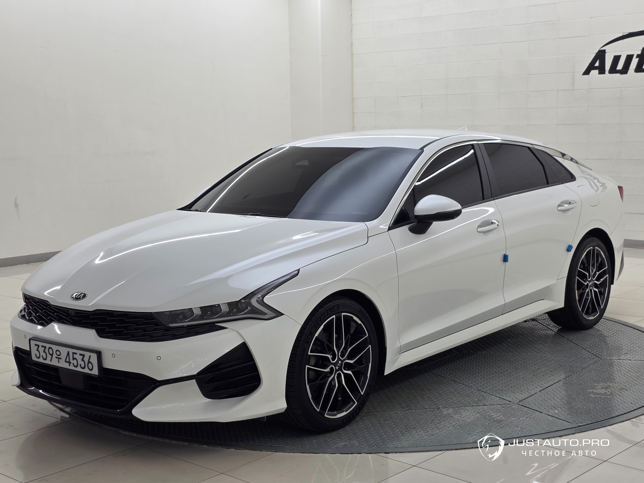 Автомобиль Kia K5