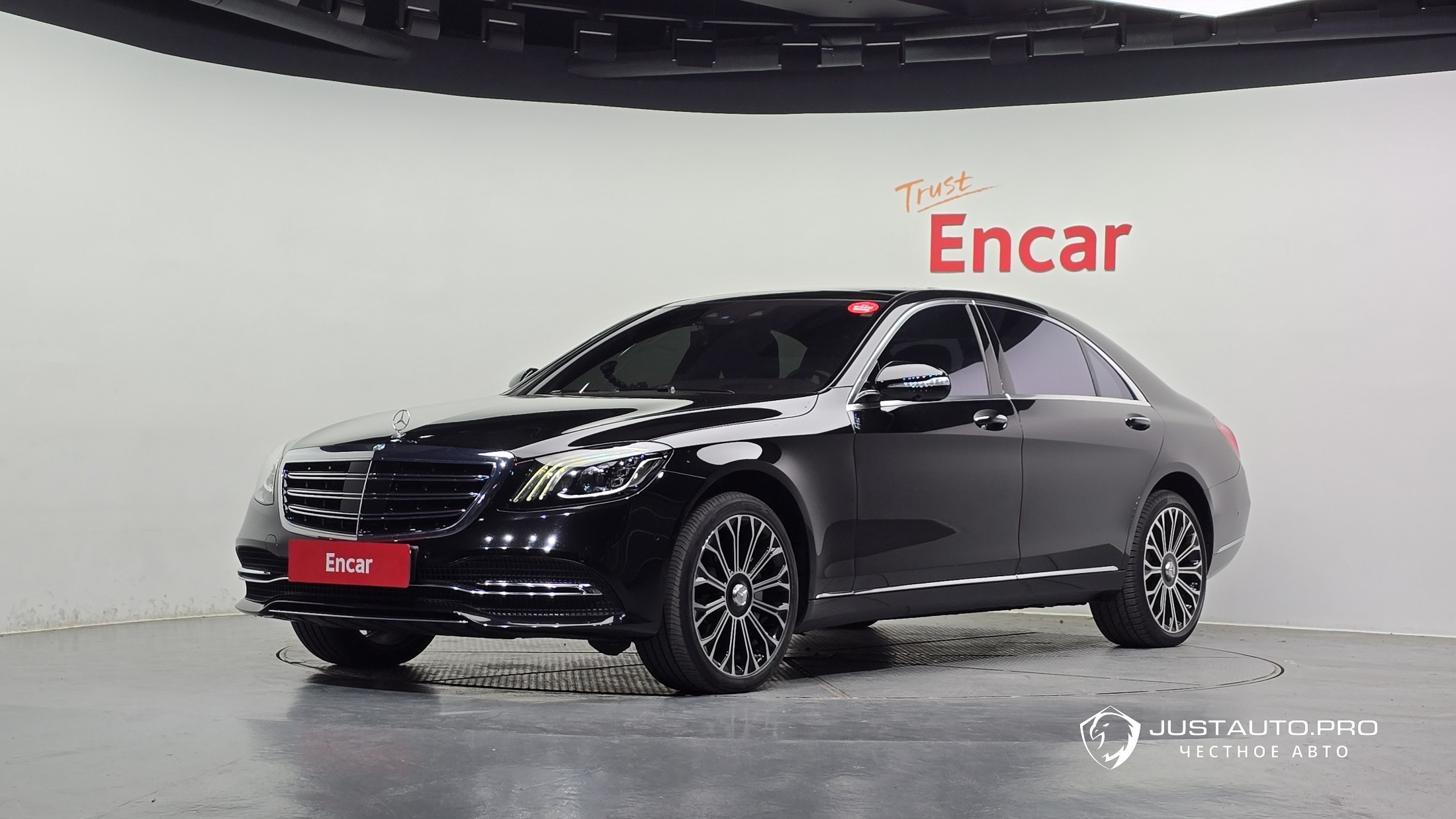 Автомобиль Mercedes-Benz S-Class