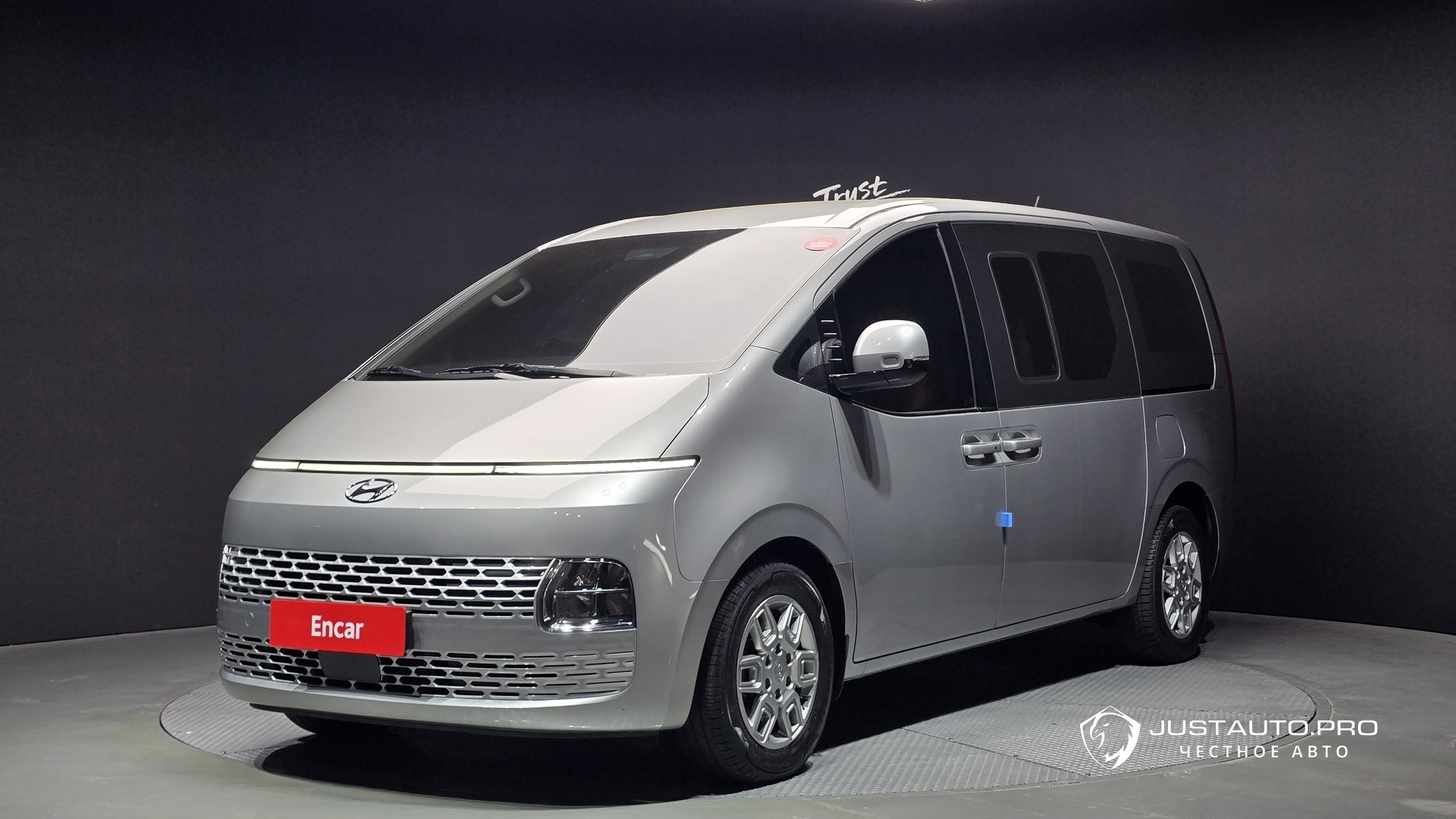 Автомобиль Hyundai Staria