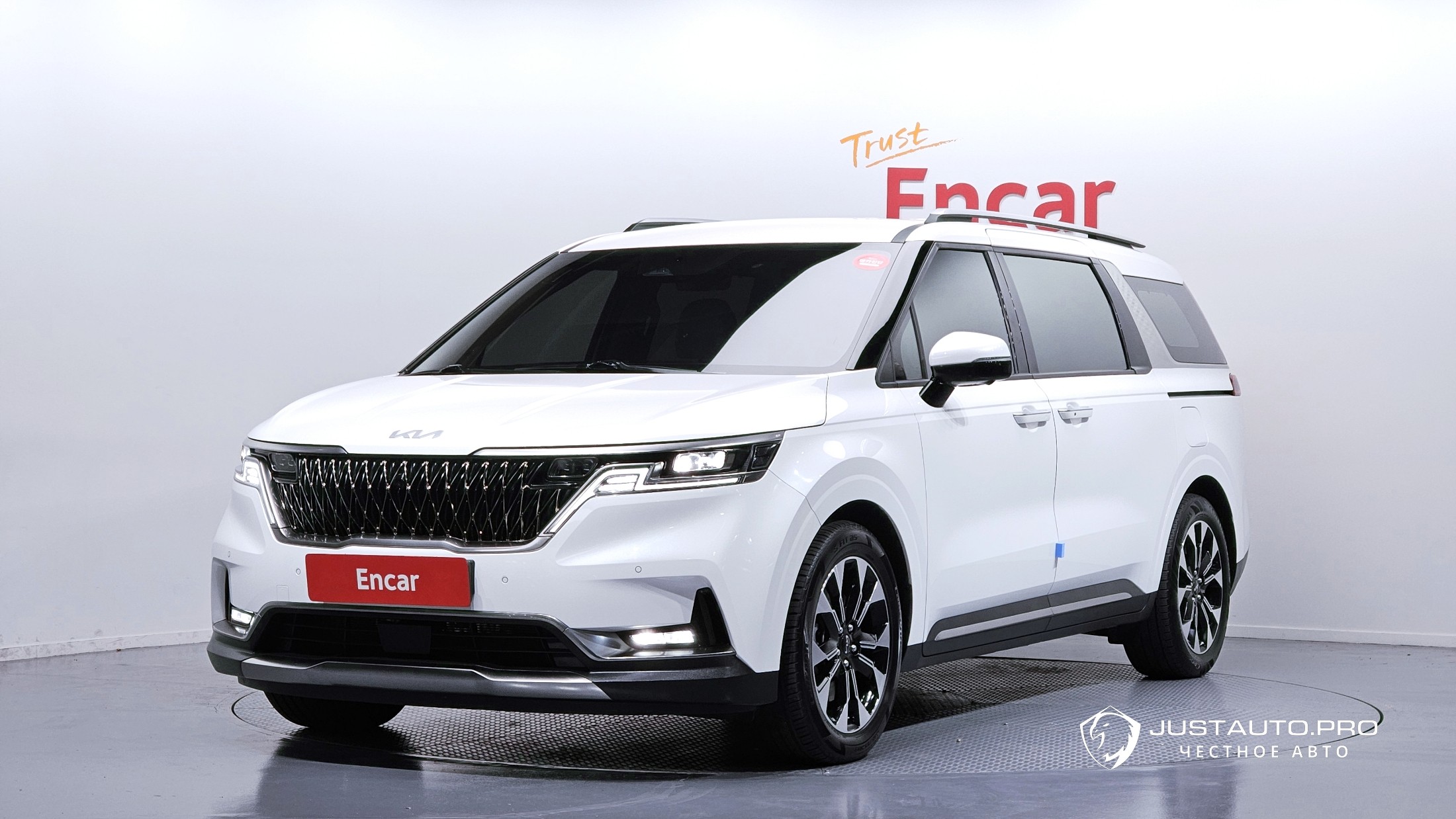 Автомобиль Kia Canival