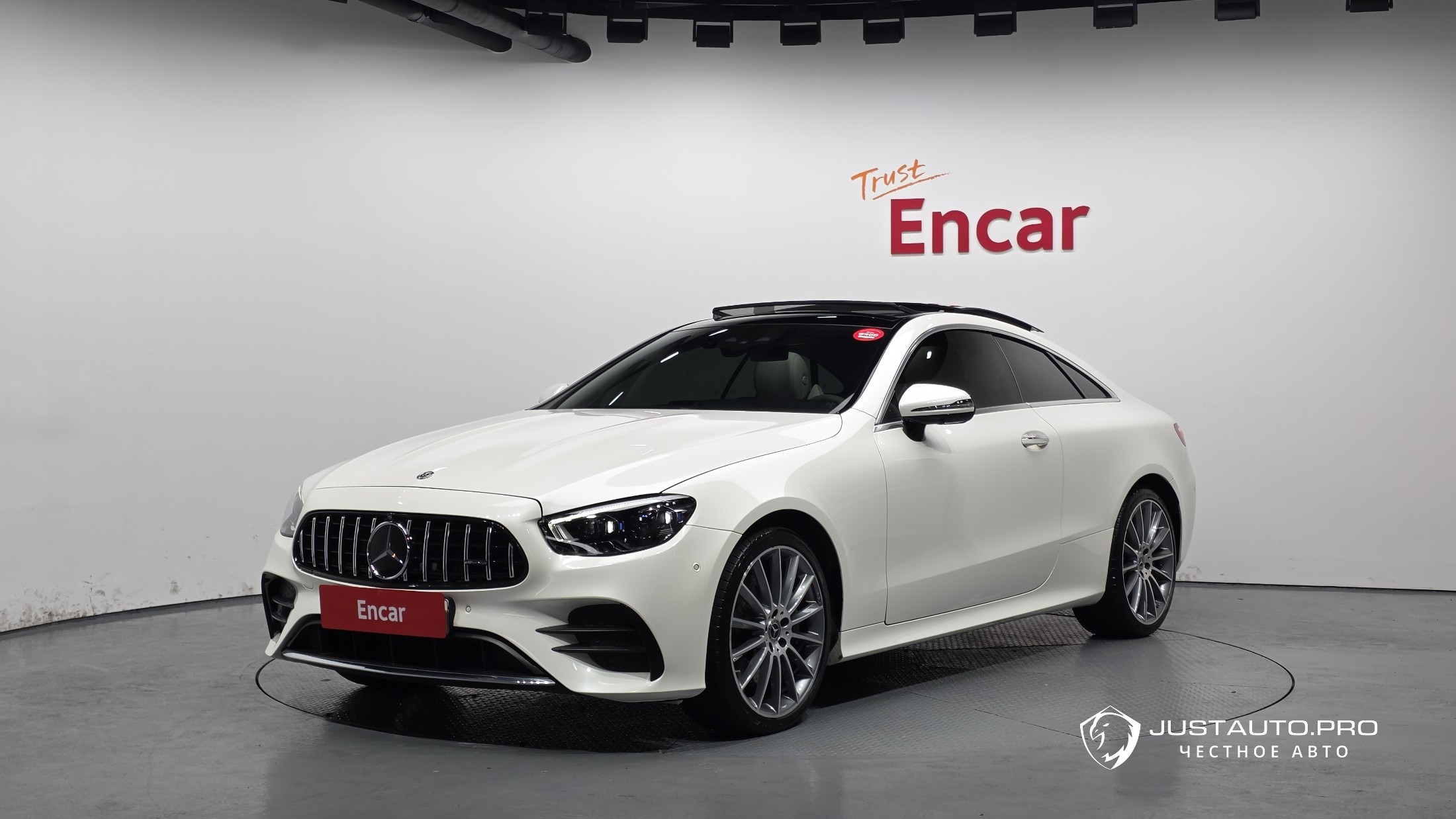 Автомобиль Mercedes-Benz E-Class
