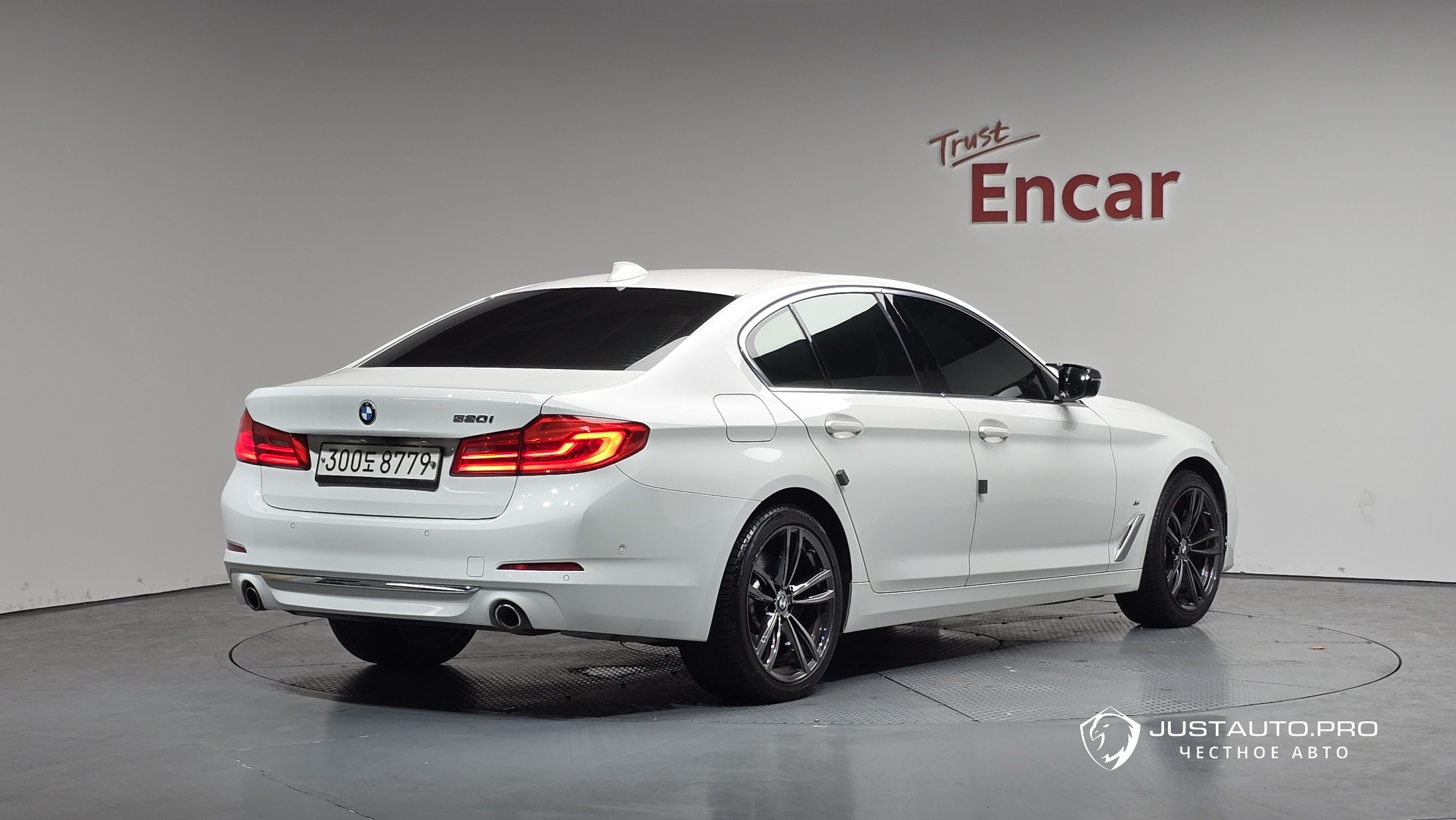 Автомобиль BMW 5-Series