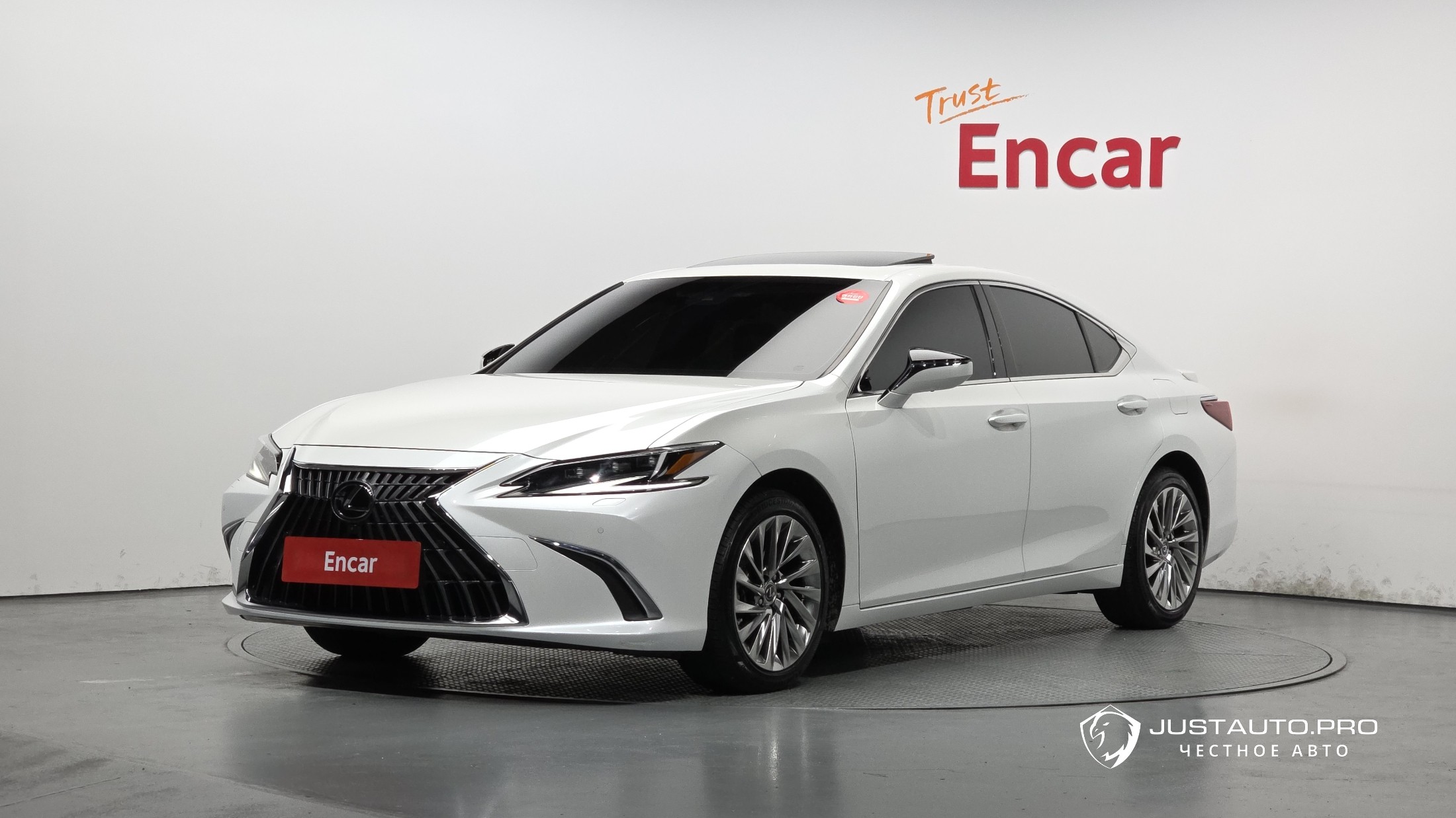 Автомобиль Lexus ES