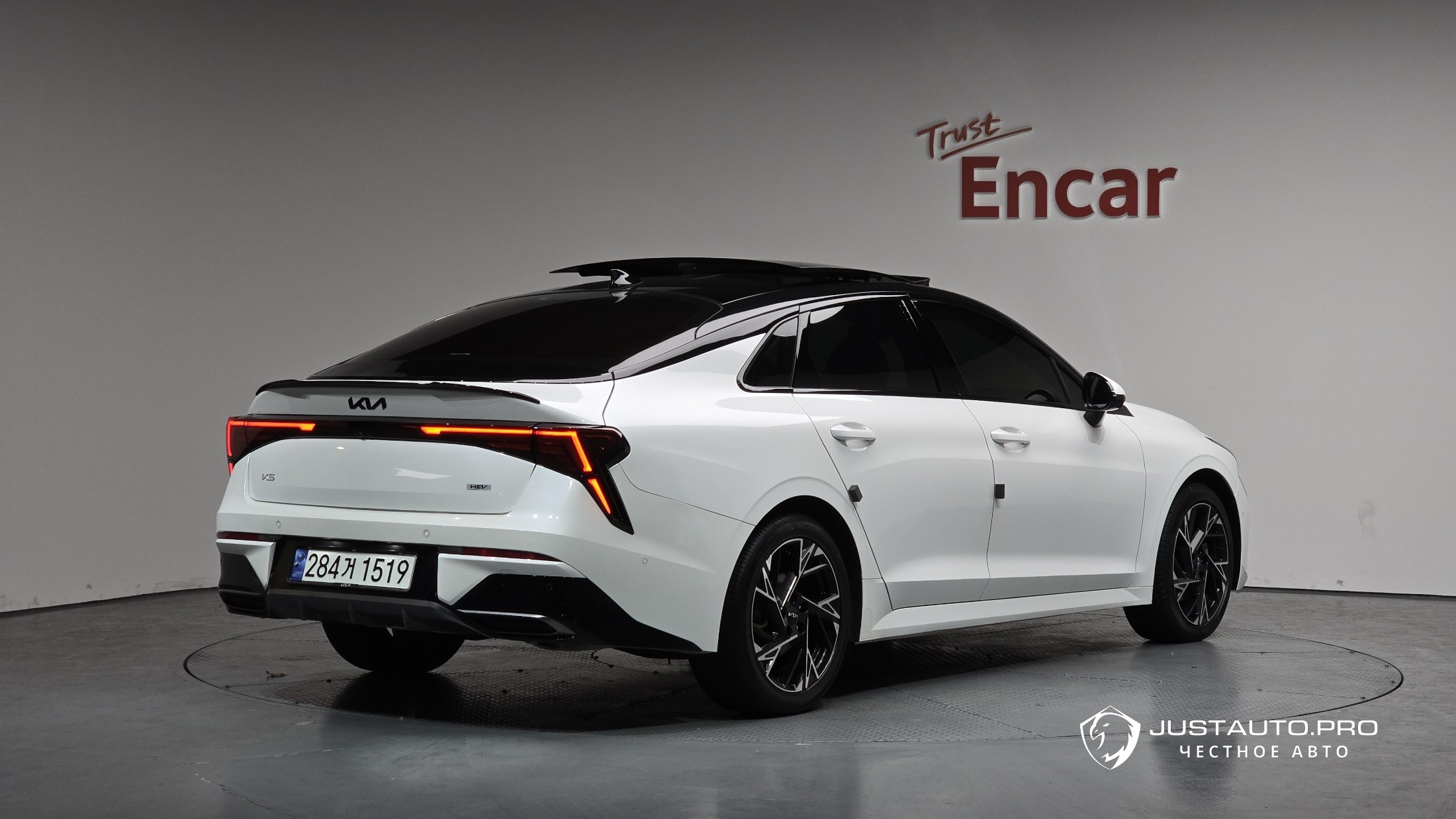Автомобиль Kia K5