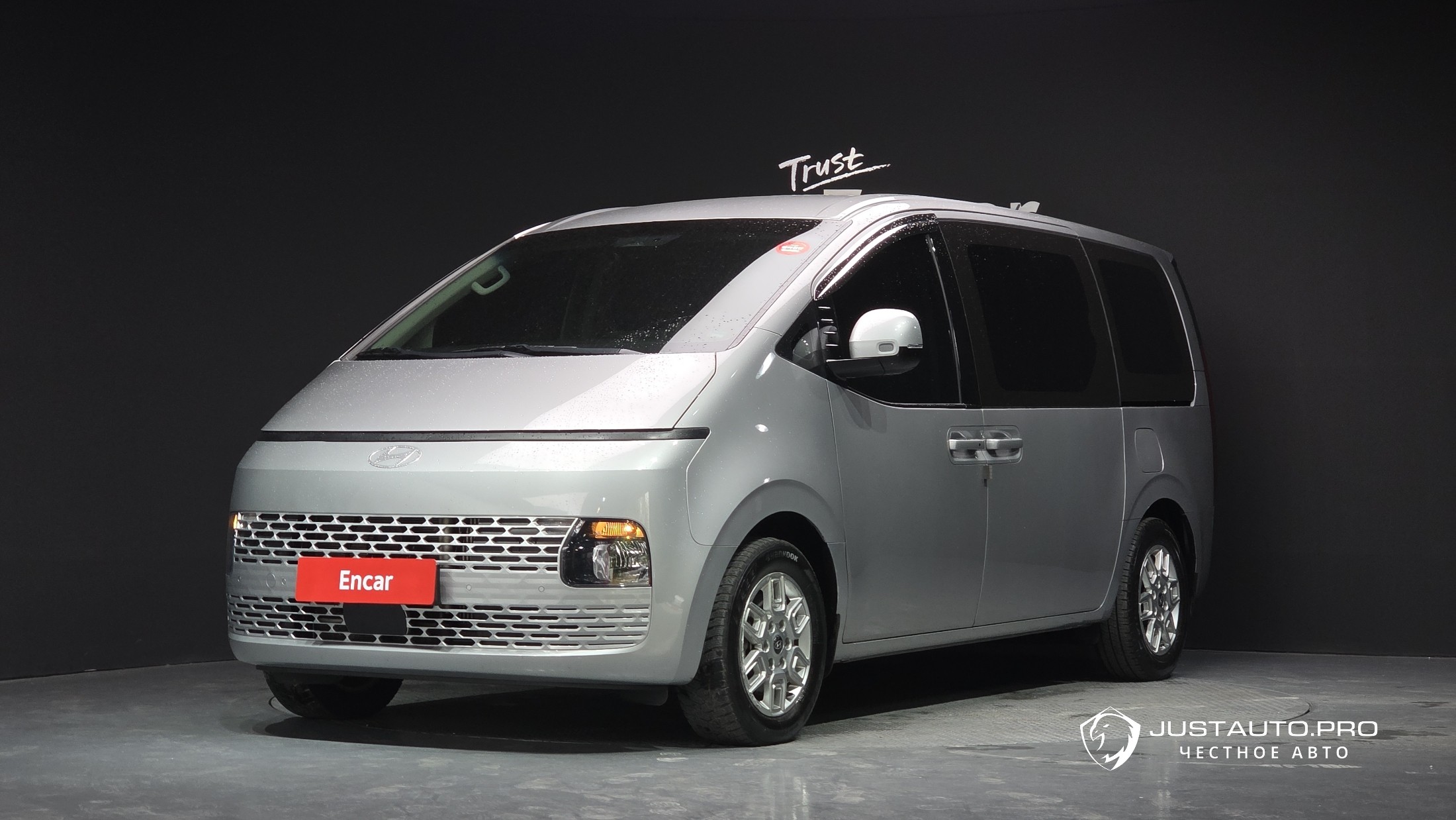 Автомобиль Hyundai Staria