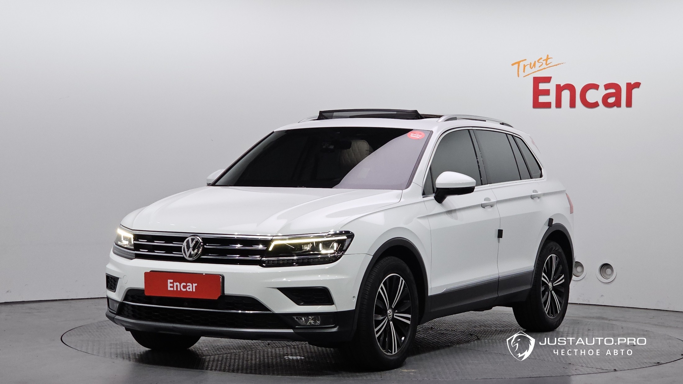 Автомобиль Volkswagen Tiguan