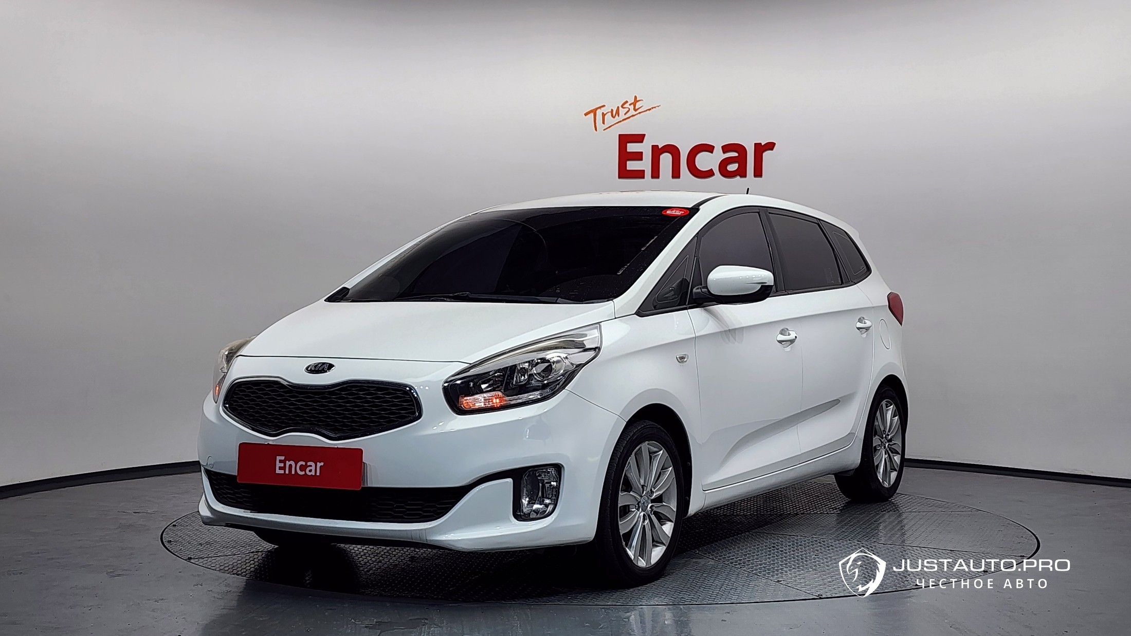 Автомобиль Kia Carens