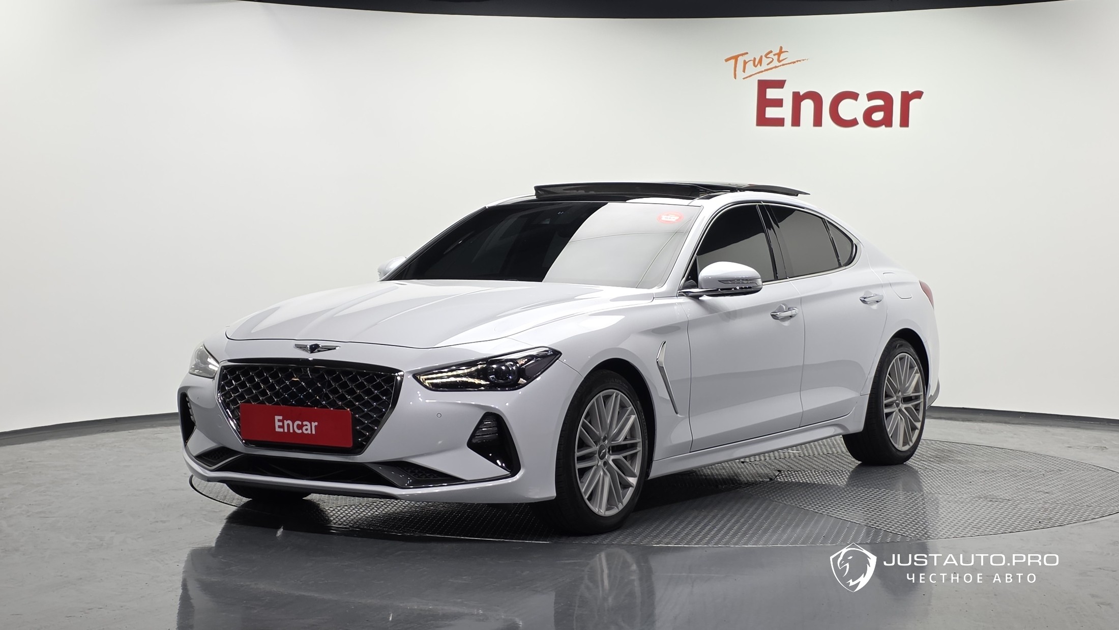 Автомобиль Genesis G70