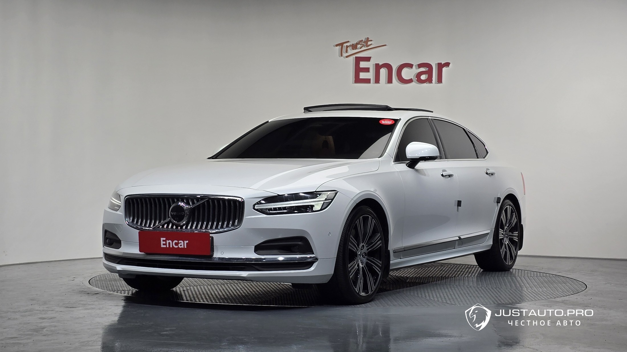 Автомобиль Volvo S90