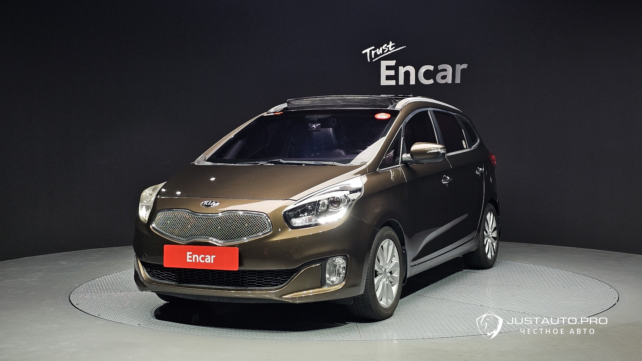 Автомобиль Kia Carens