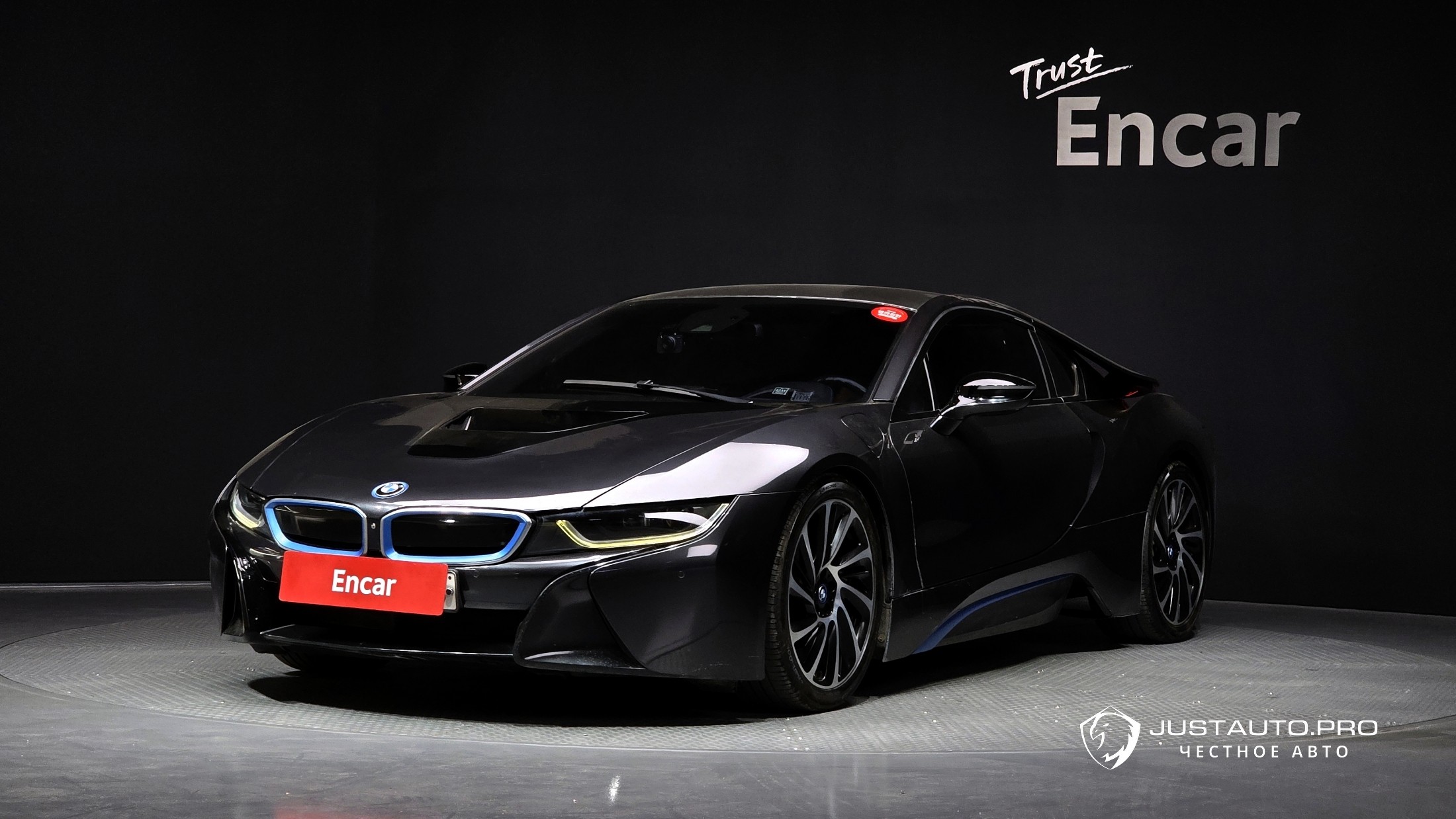 Автомобиль BMW i8