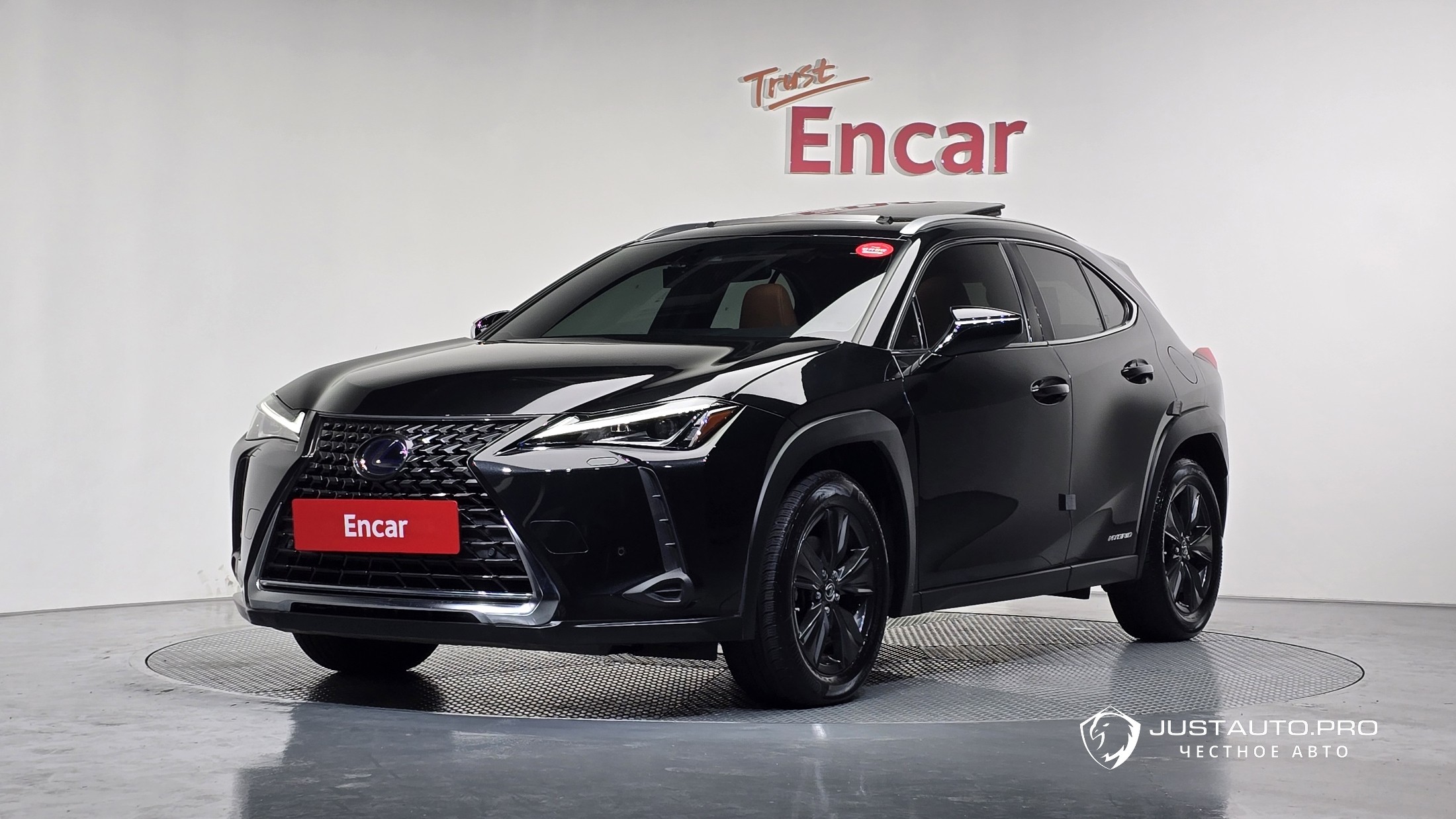 Автомобиль Lexus UX
