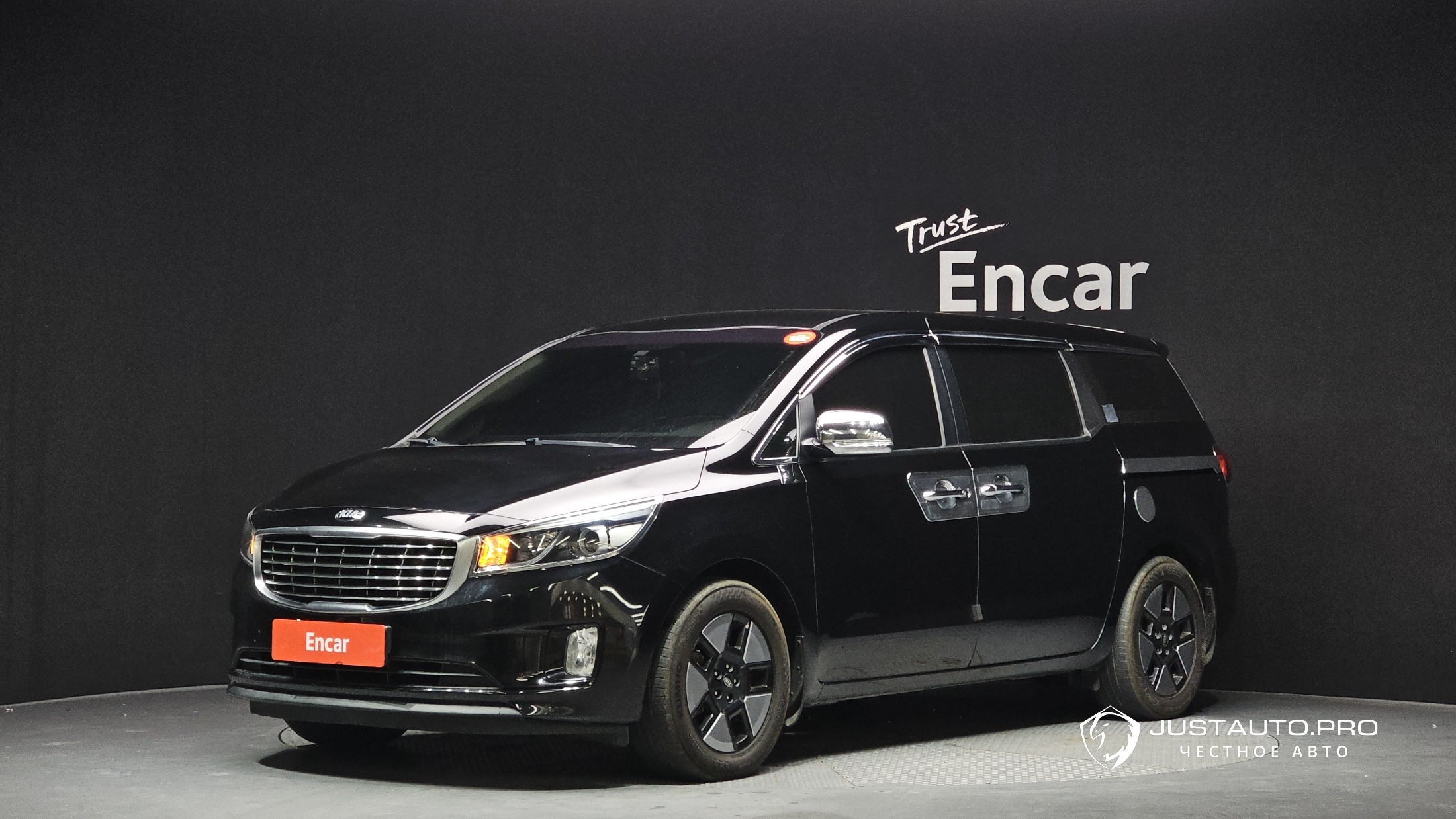 Автомобиль Kia Canival