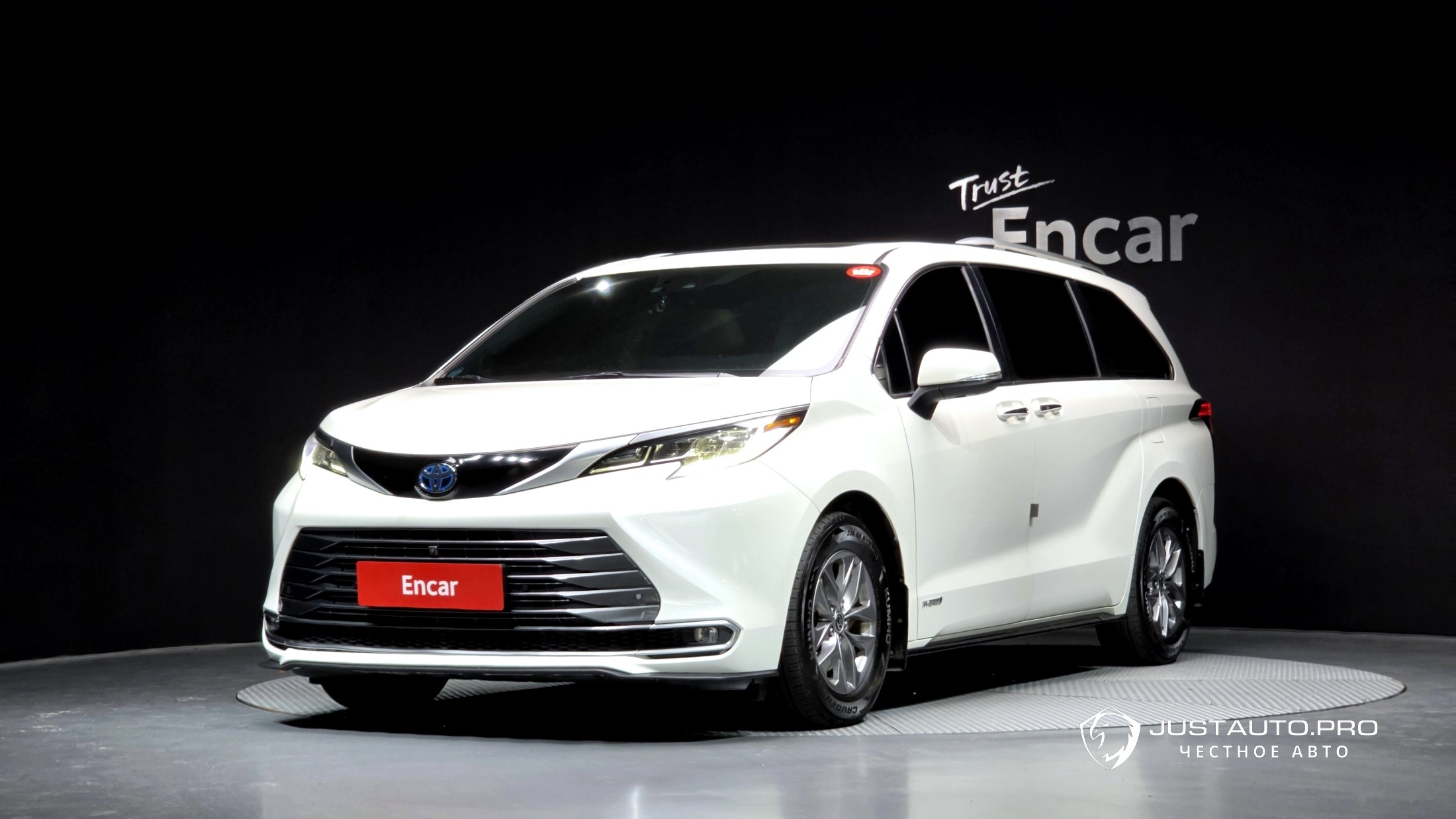 Автомобиль Toyota Sienna