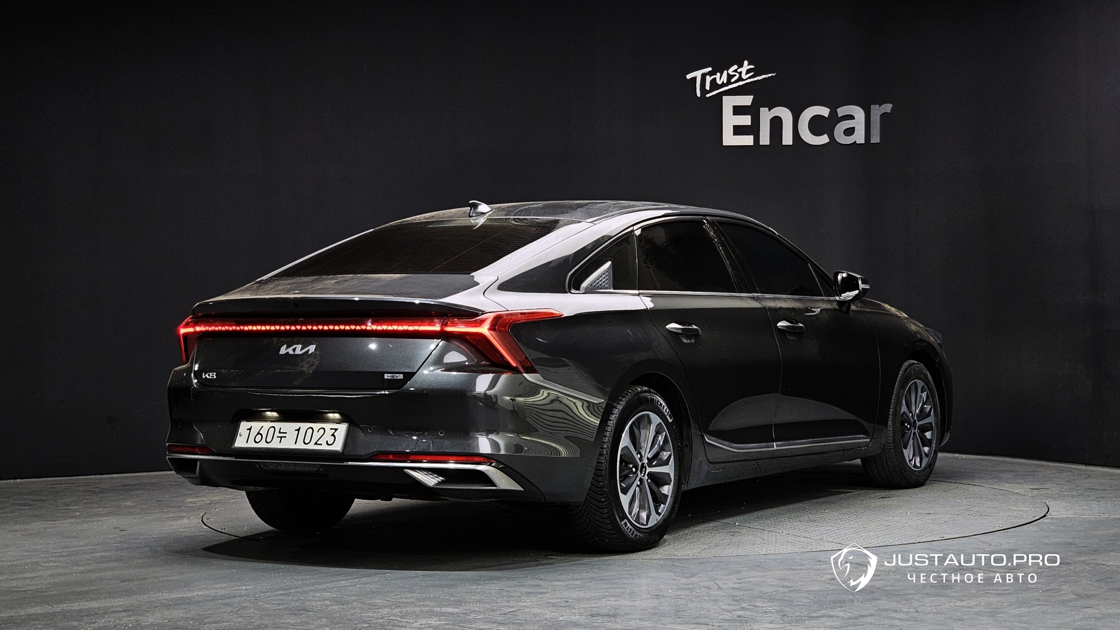 Автомобиль Kia K8