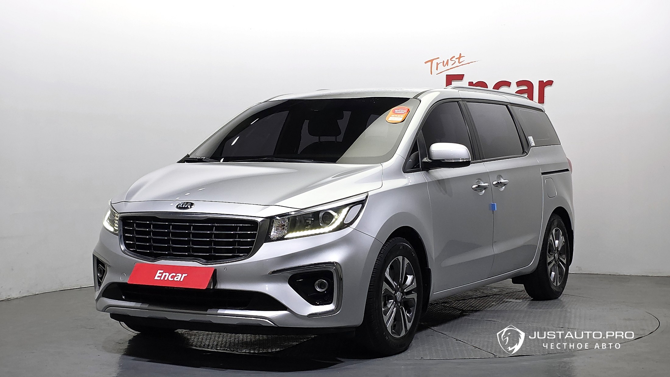 Автомобиль Kia Canival