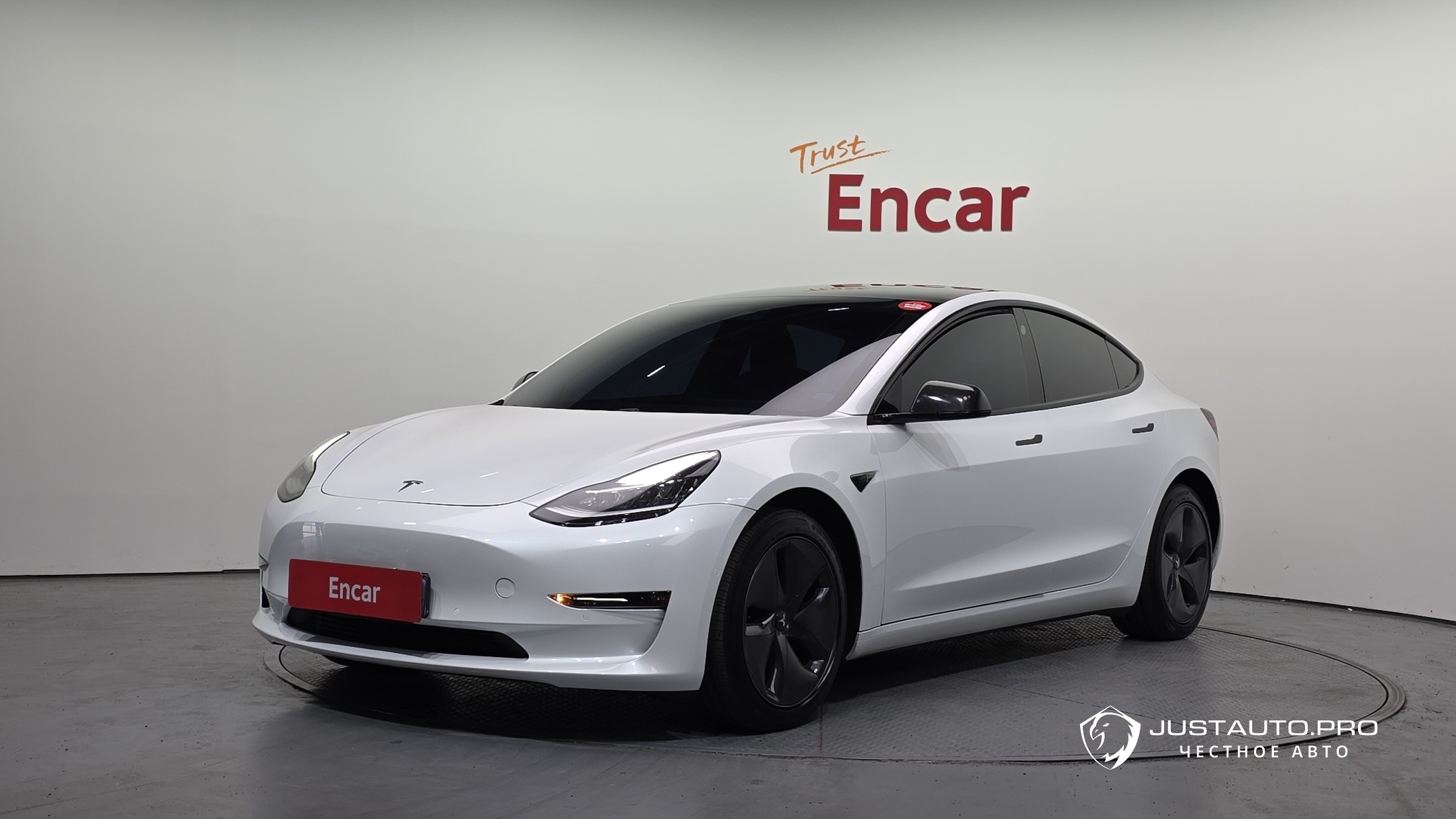 Автомобиль Tesla Model 3