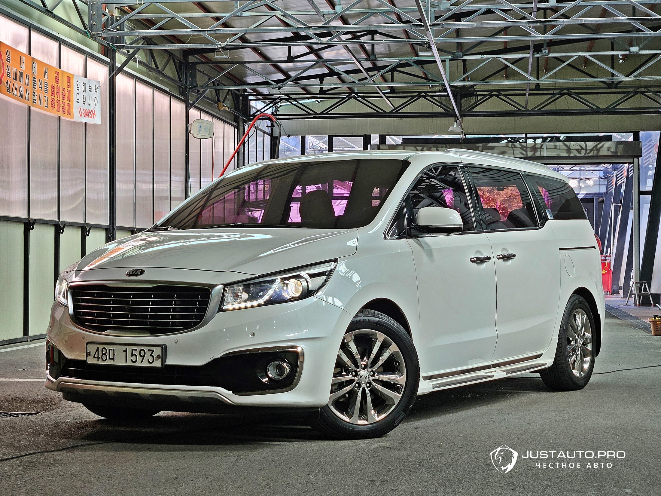 Автомобиль Kia Canival