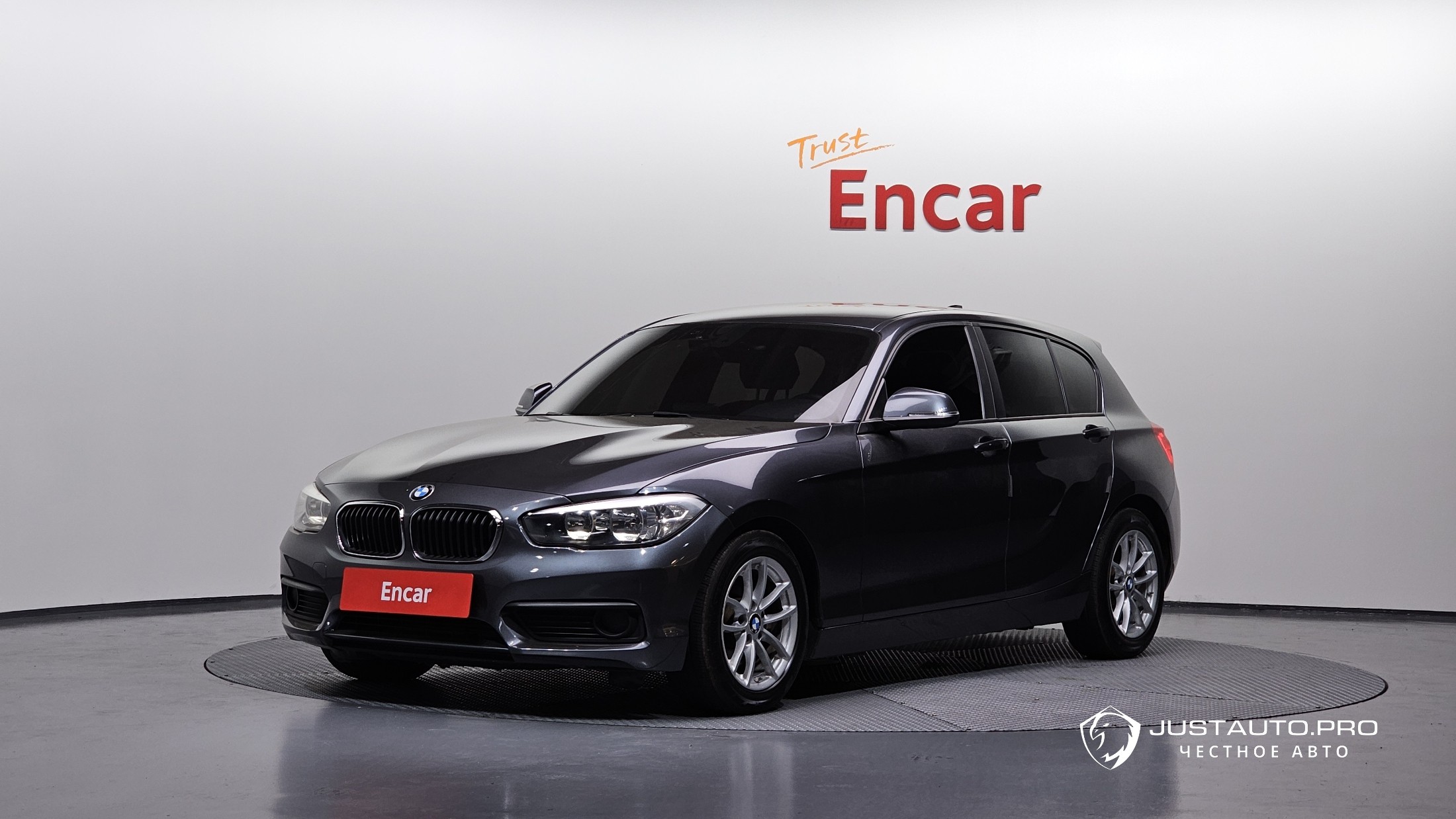 Автомобиль BMW 1-Series