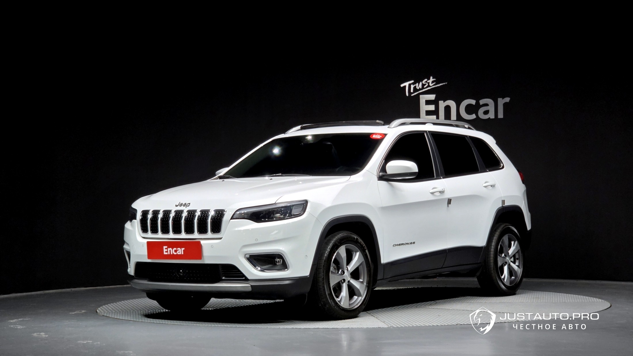 Автомобиль Jeep Cherokee