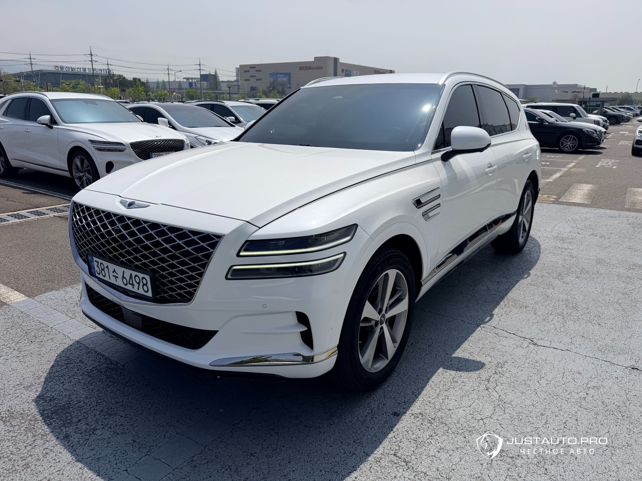 Автомобиль Genesis GV80