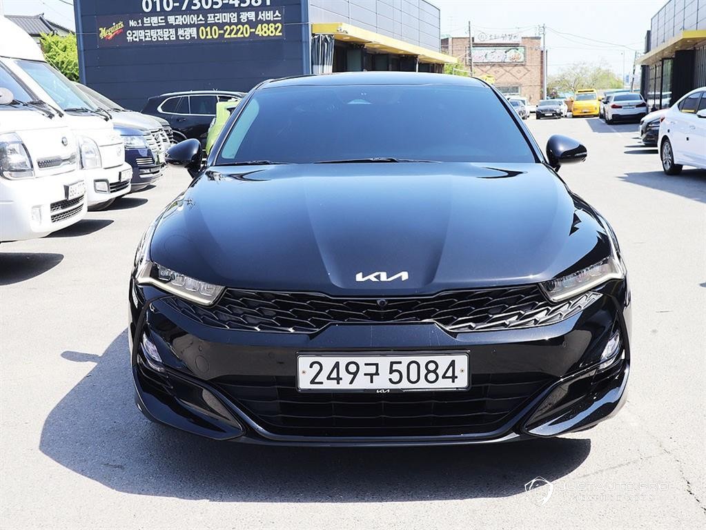 Автомобиль Kia K5