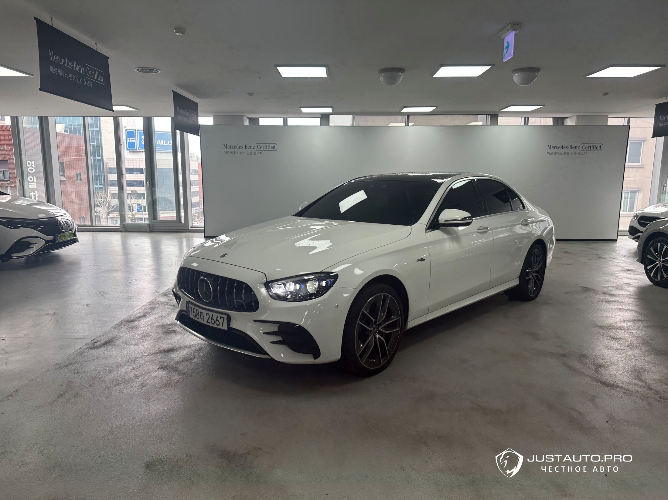 Автомобиль Mercedes-Benz E-Class