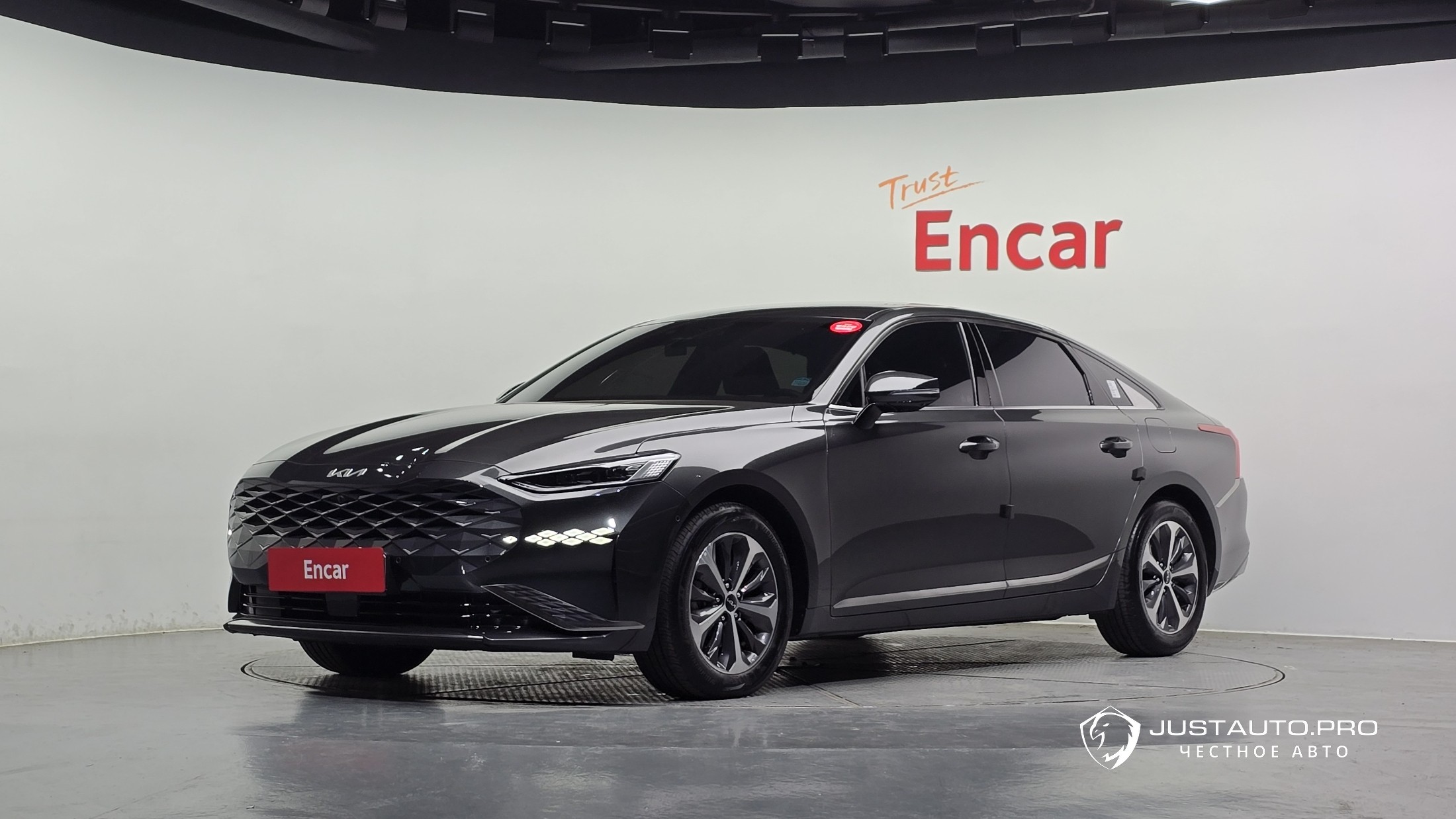 Автомобиль Kia K8