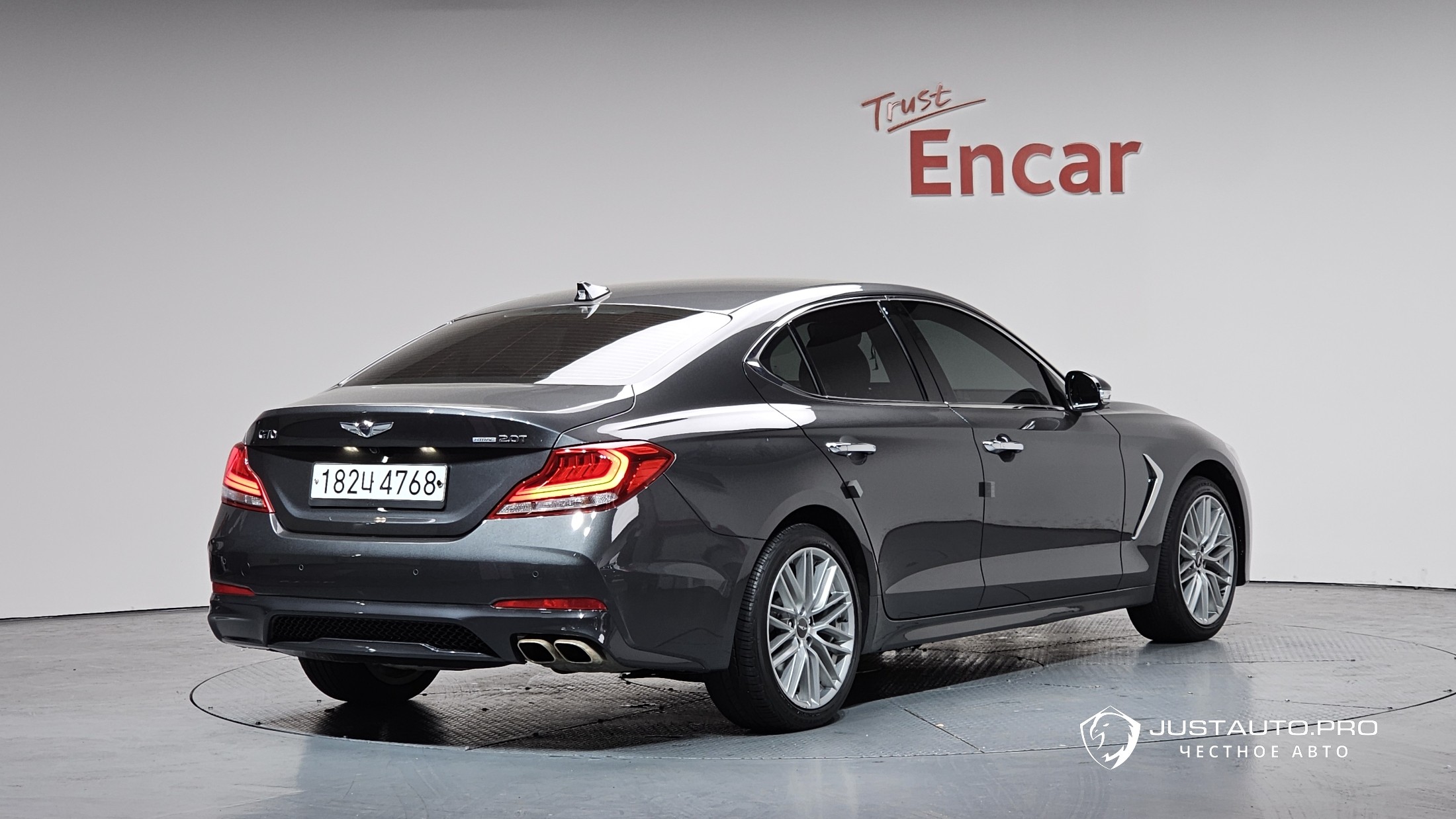 Автомобиль Genesis G70