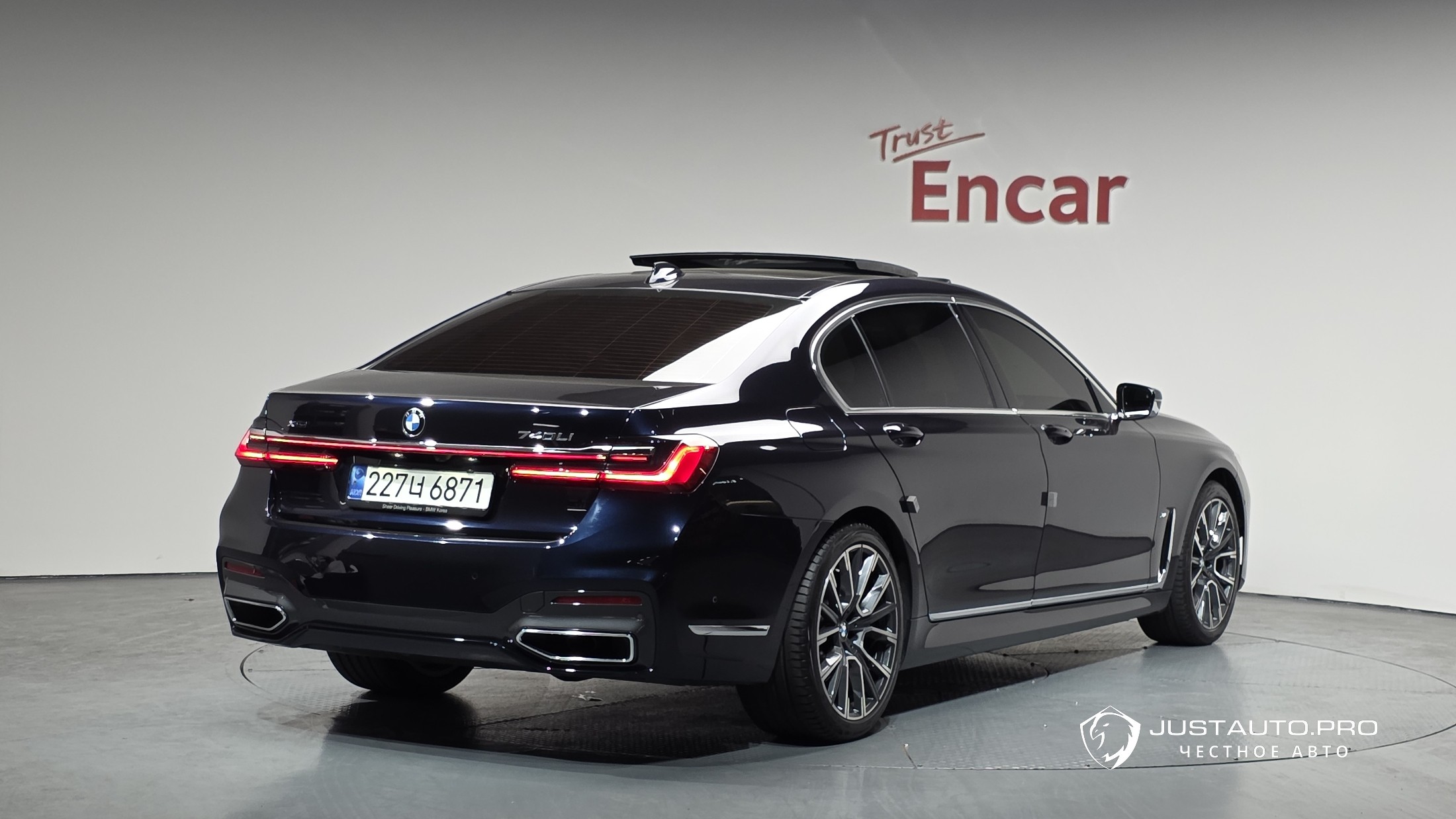 Автомобиль BMW 7-Series