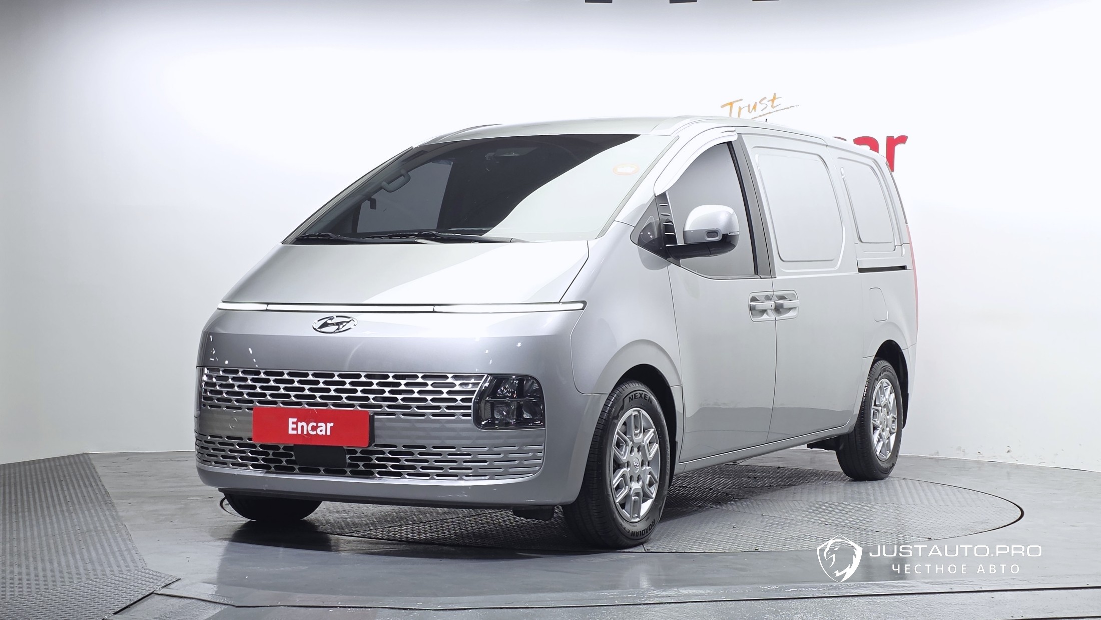 Автомобиль Hyundai Staria