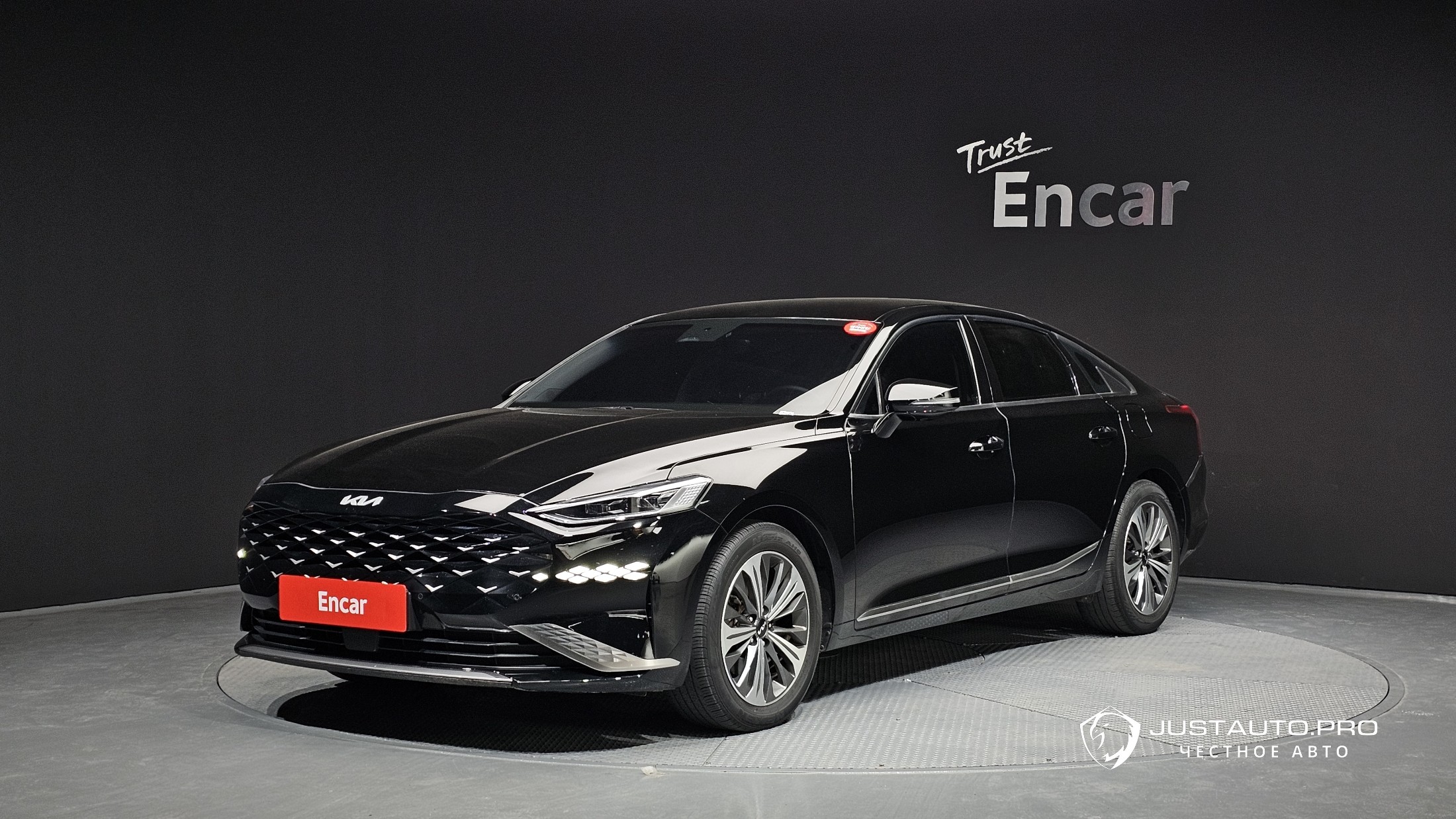 Автомобиль Kia K8